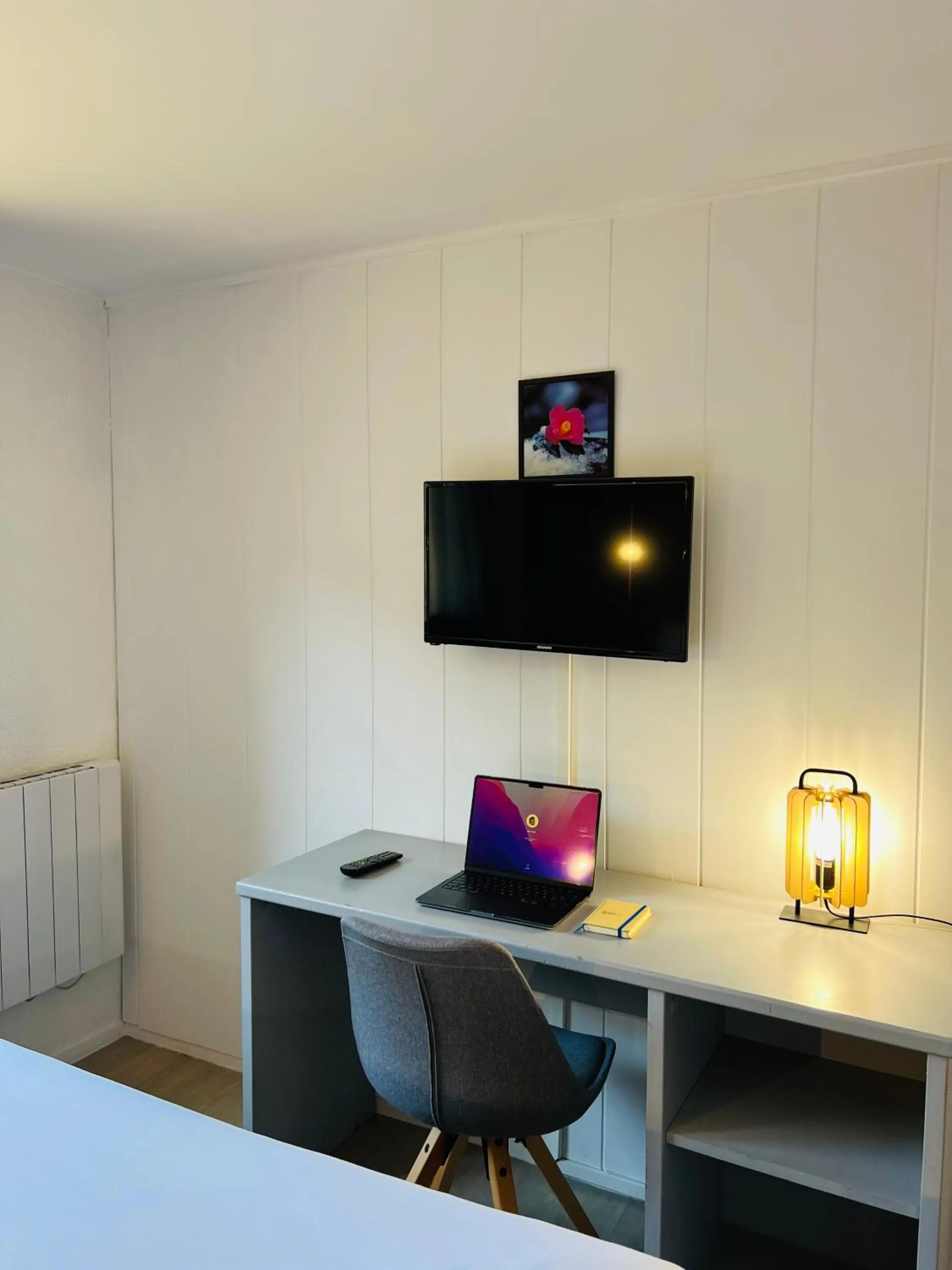 hair dresser, Bed in Hôtel Le Forestia