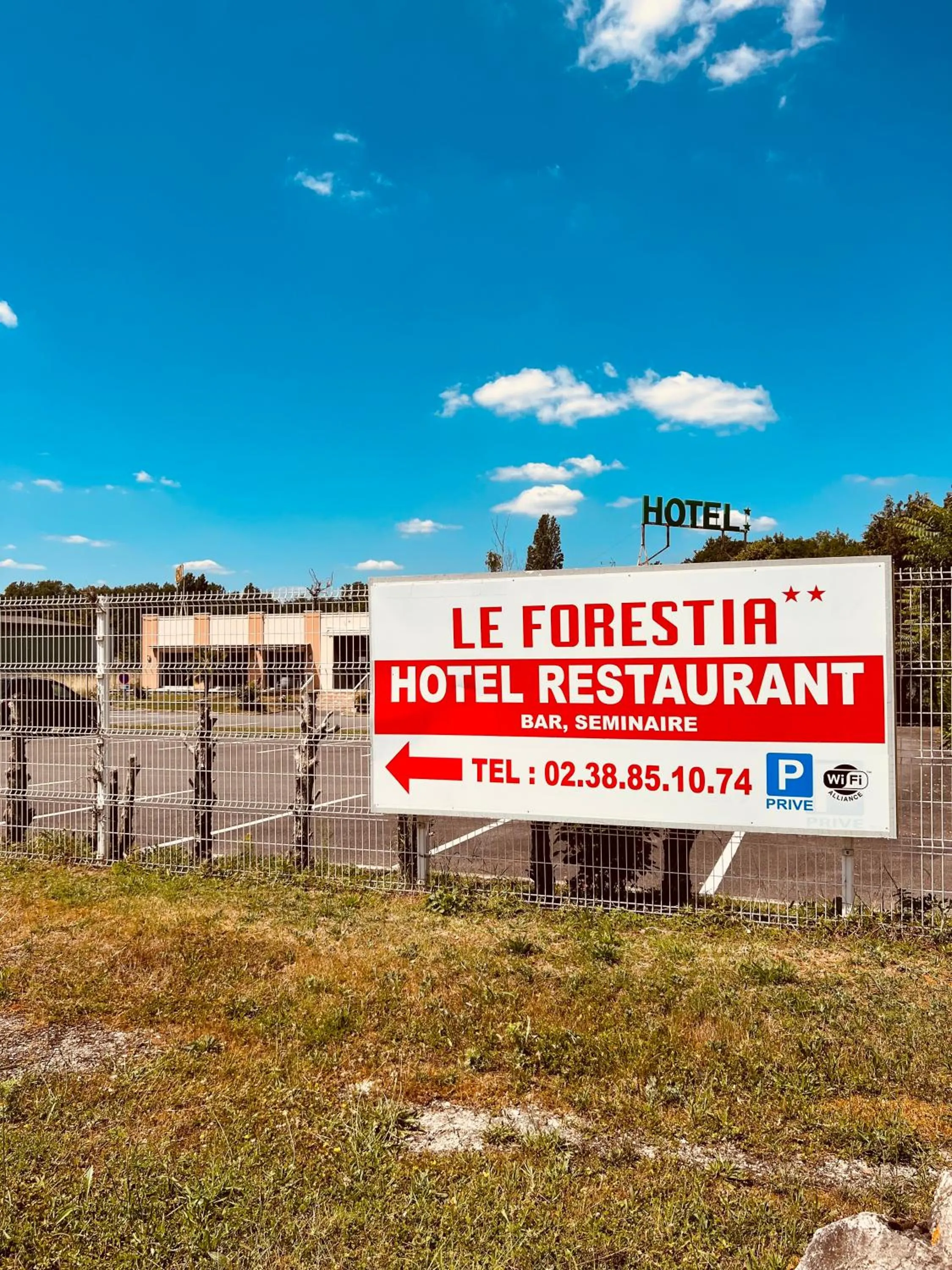 Property logo or sign in Hôtel Le Forestia