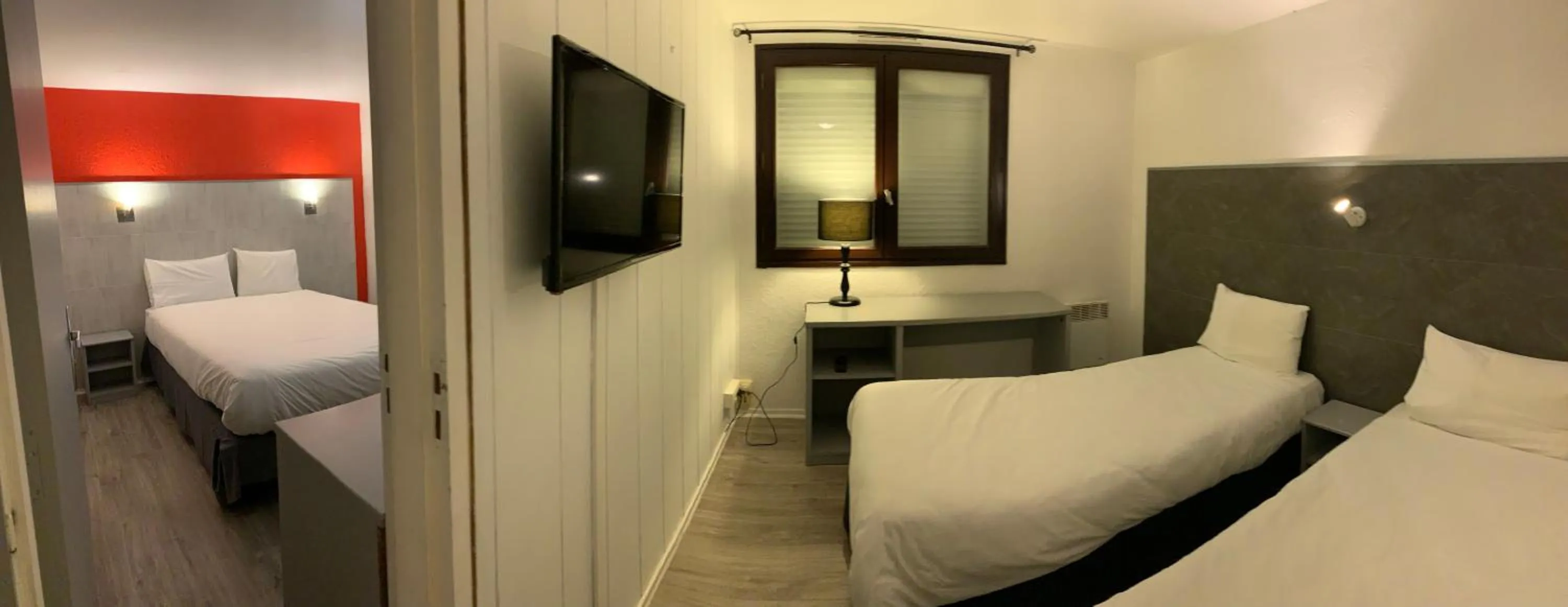 TV and multimedia, Bed in Hôtel Le Forestia
