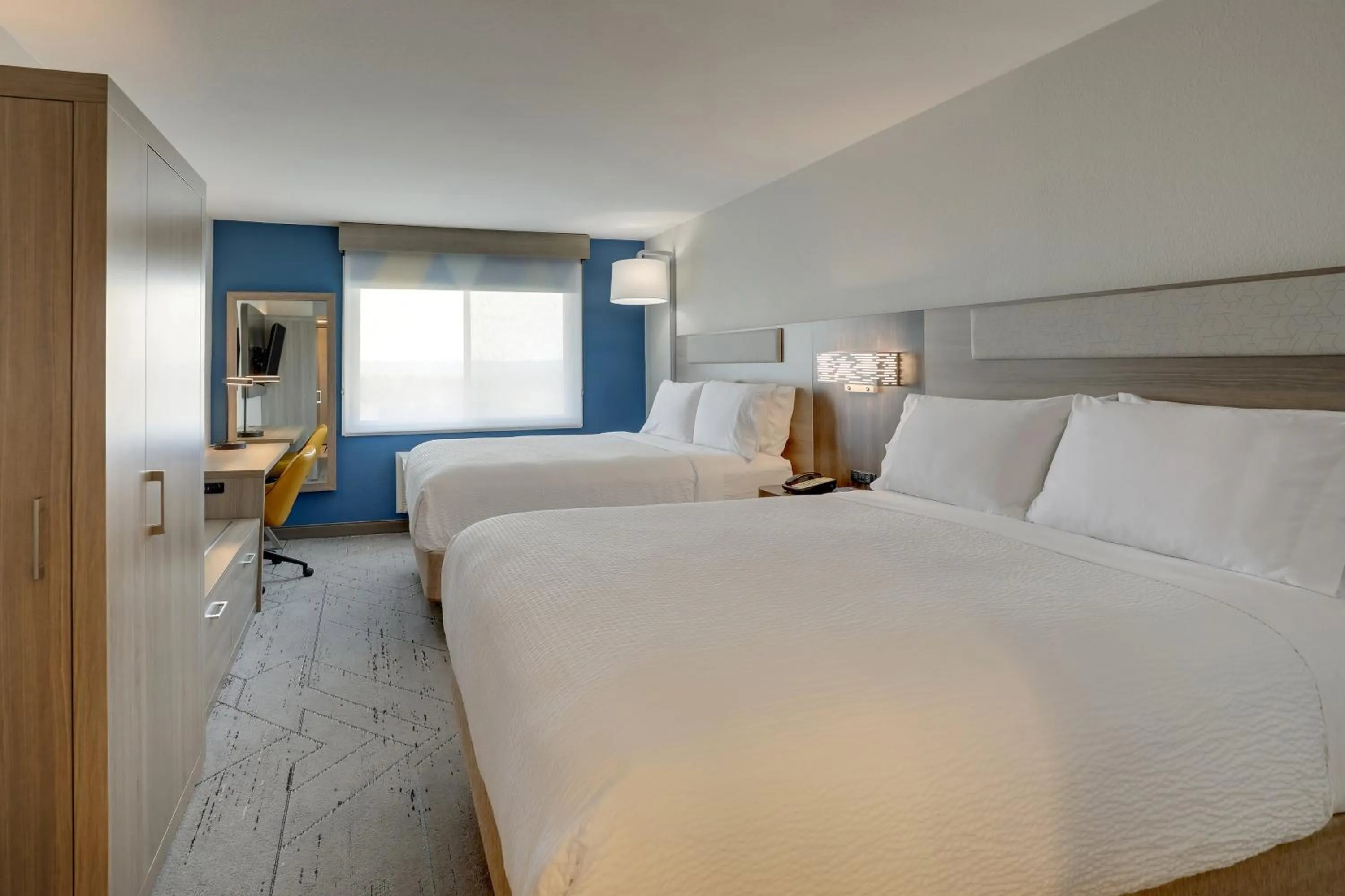 Photo of the whole room, Bed in Holiday Inn Express Hotel & Suites Branson 76 Central by IHG