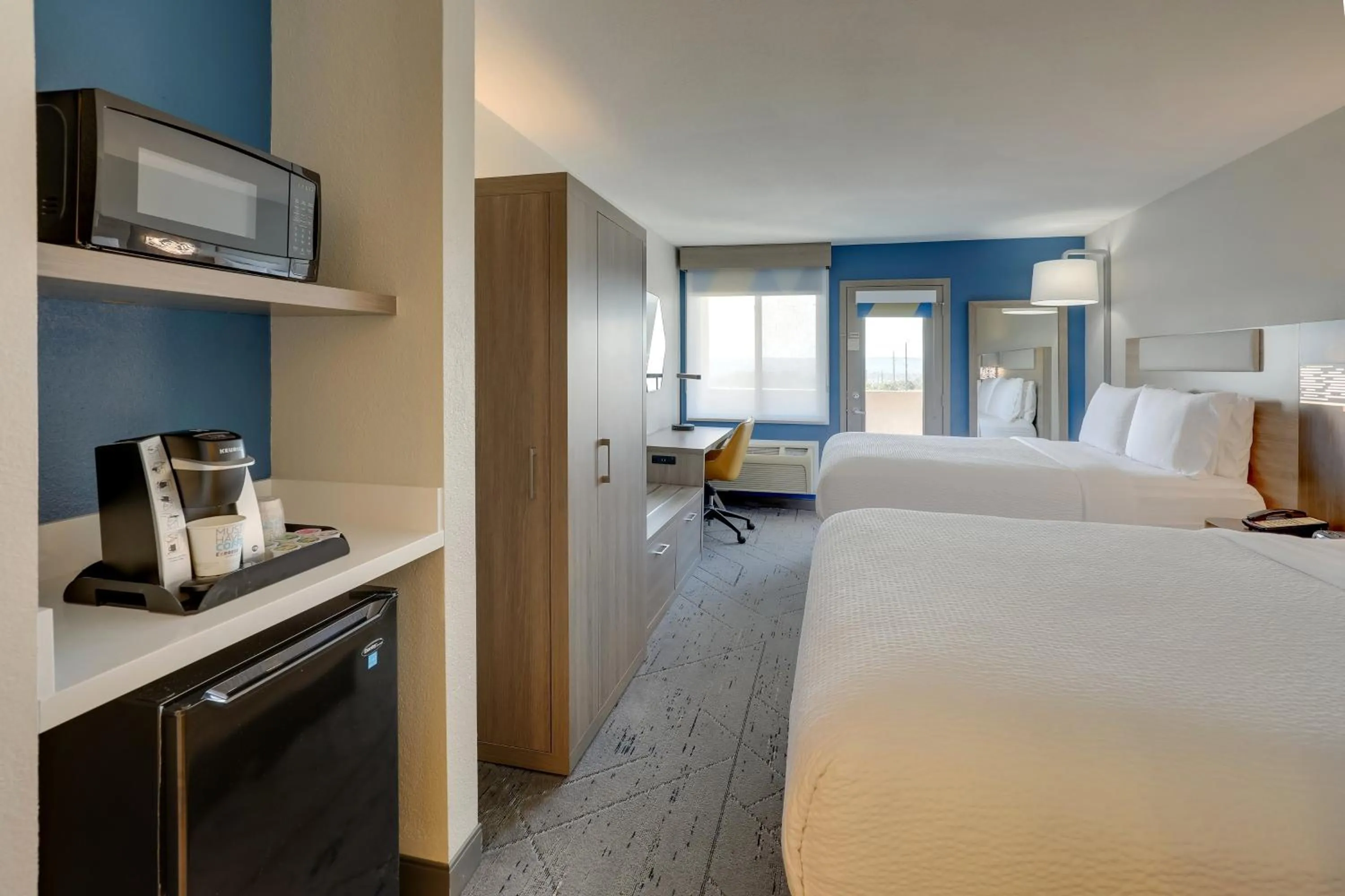 Photo of the whole room, Bed in Holiday Inn Express Hotel & Suites Branson 76 Central by IHG