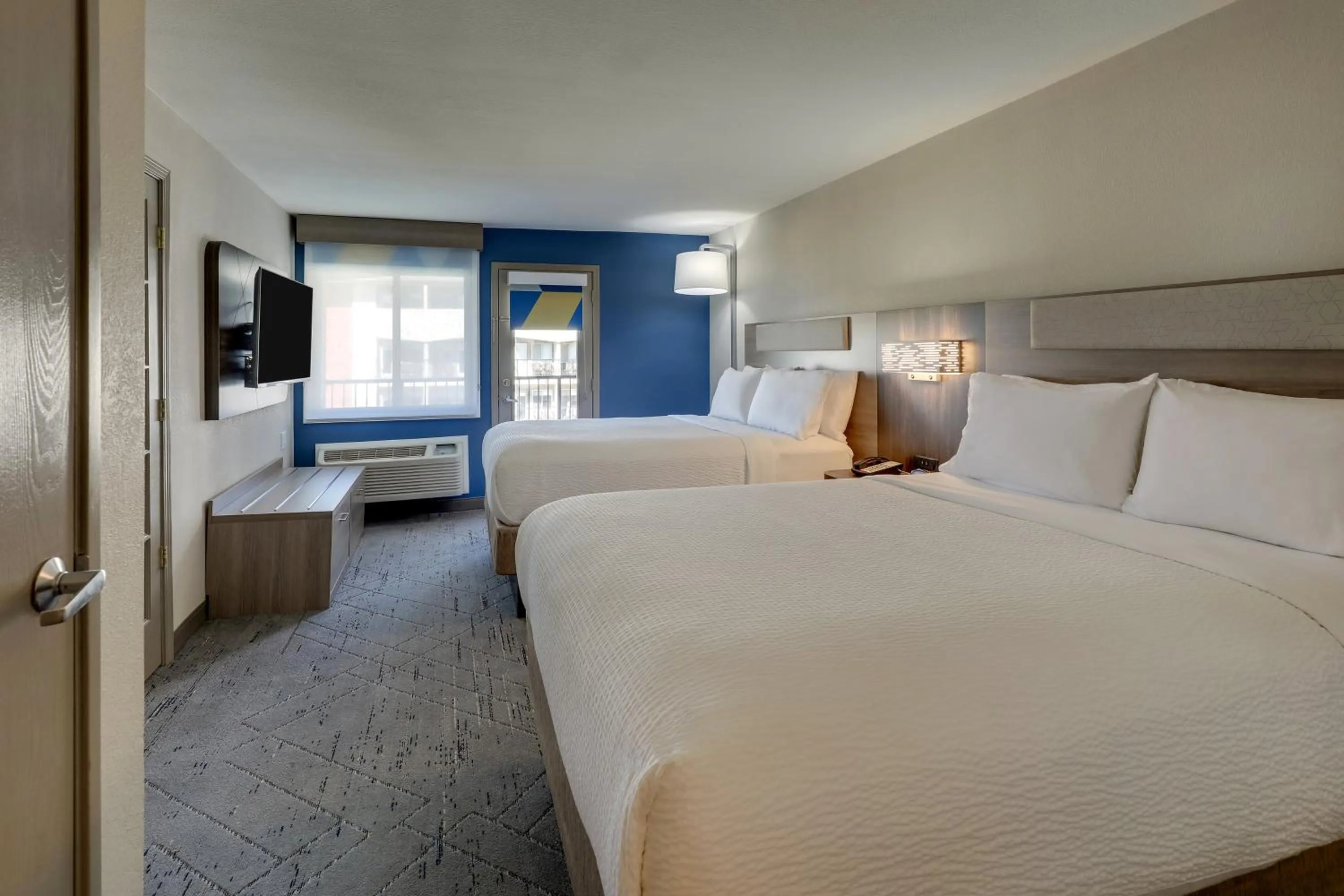 Photo of the whole room, Bed in Holiday Inn Express Hotel & Suites Branson 76 Central by IHG