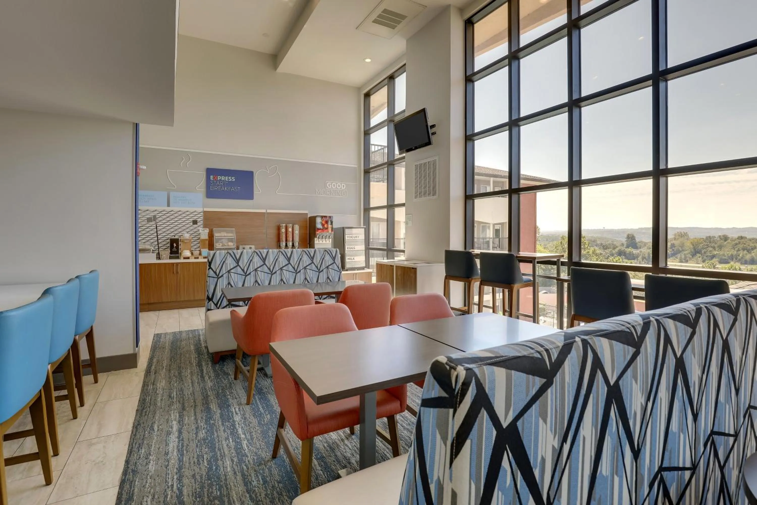 Breakfast in Holiday Inn Express Hotel & Suites Branson 76 Central by IHG