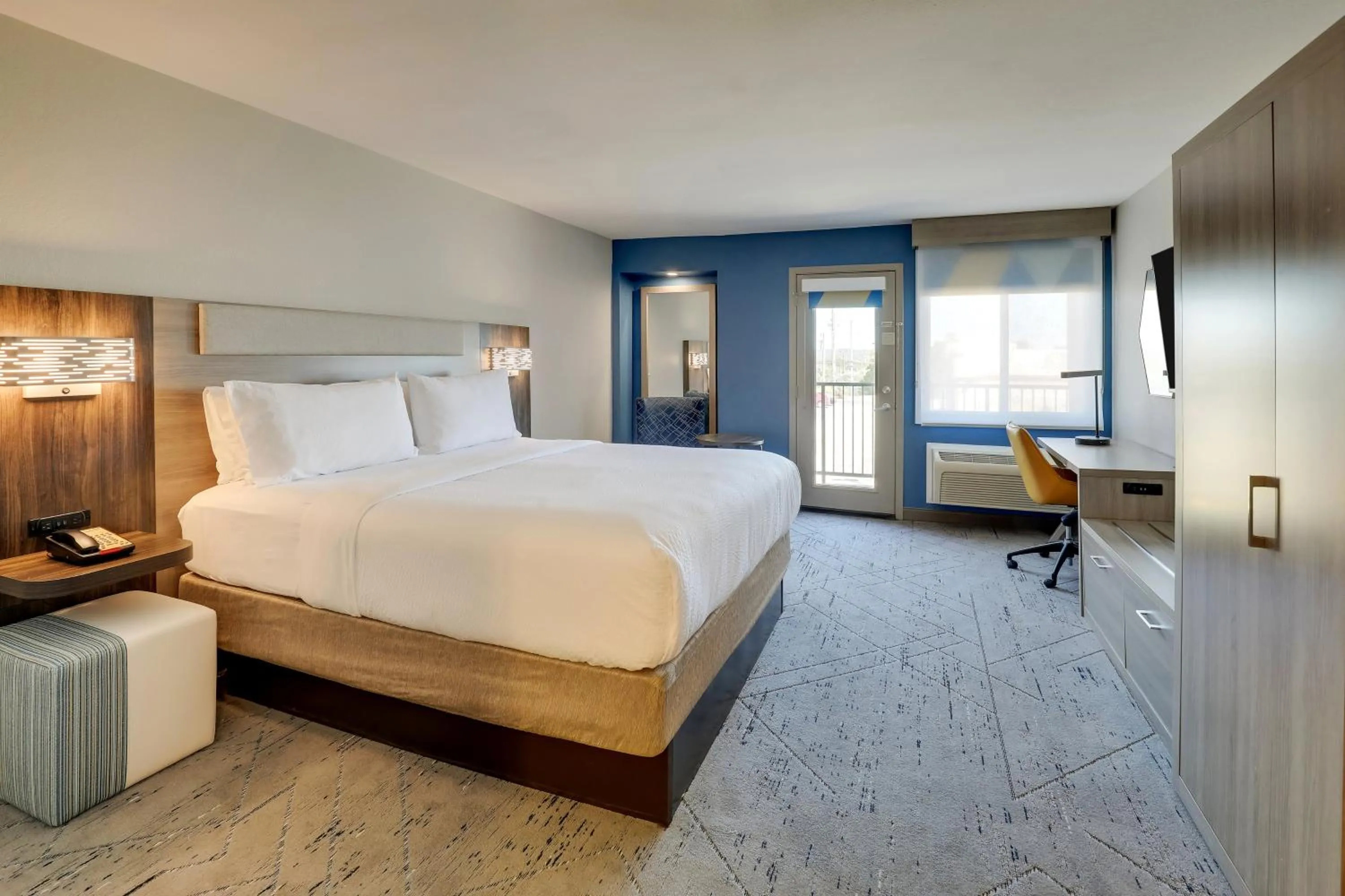 Photo of the whole room, Bed in Holiday Inn Express Hotel & Suites Branson 76 Central by IHG