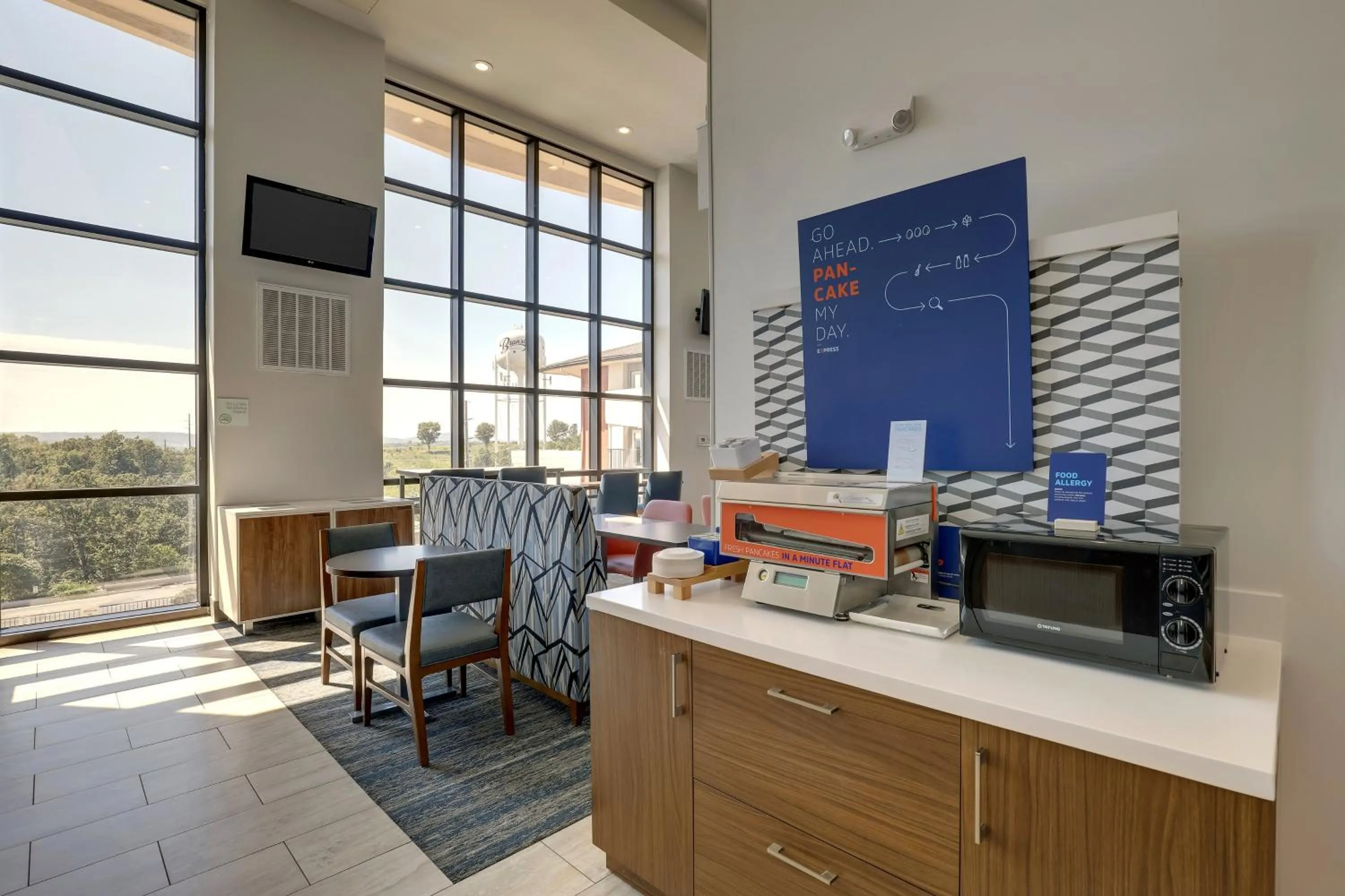 Breakfast in Holiday Inn Express Hotel & Suites Branson 76 Central by IHG