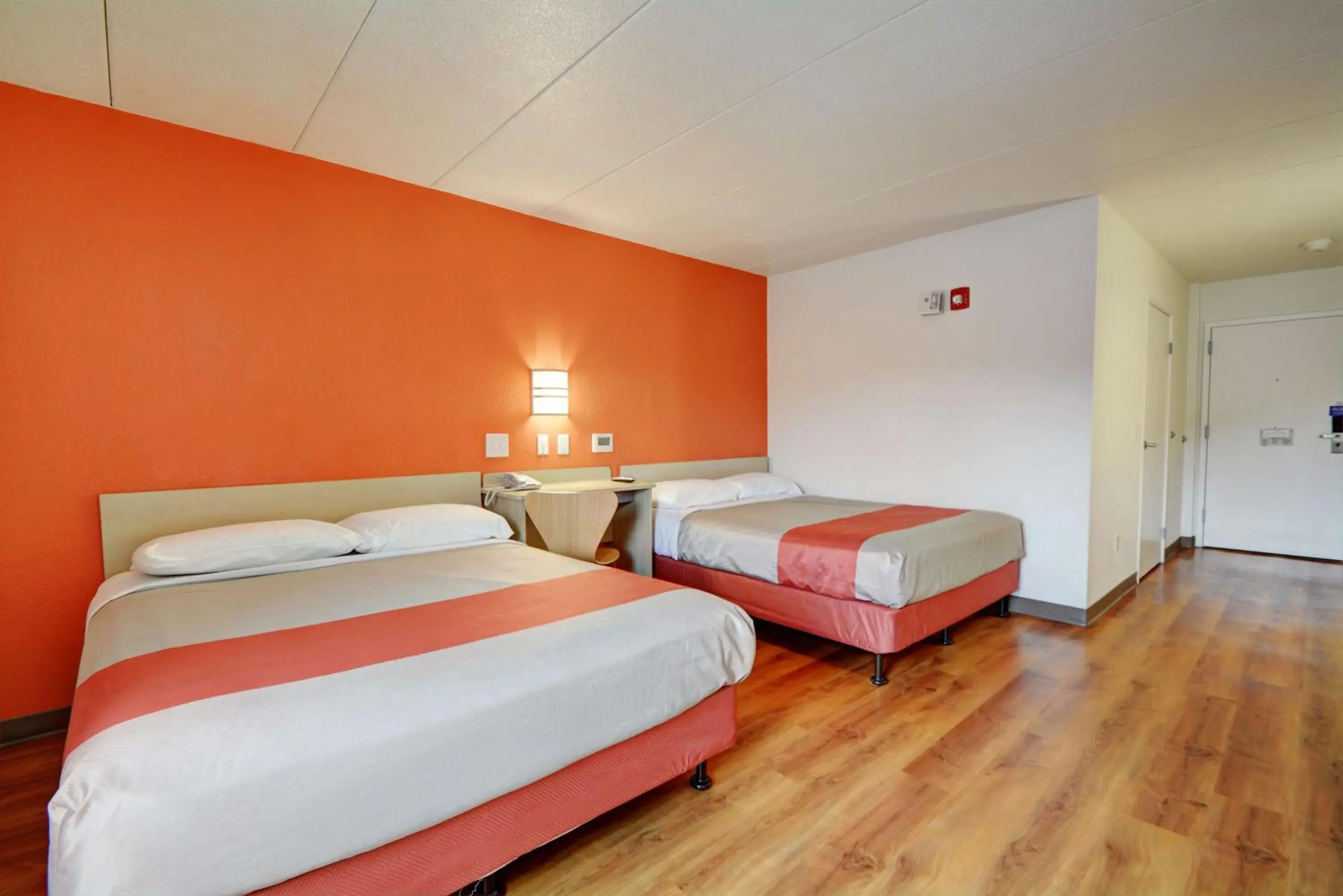 Photo of the whole room, Room Photo in Motel 6-Seekonk, MA - Providence East