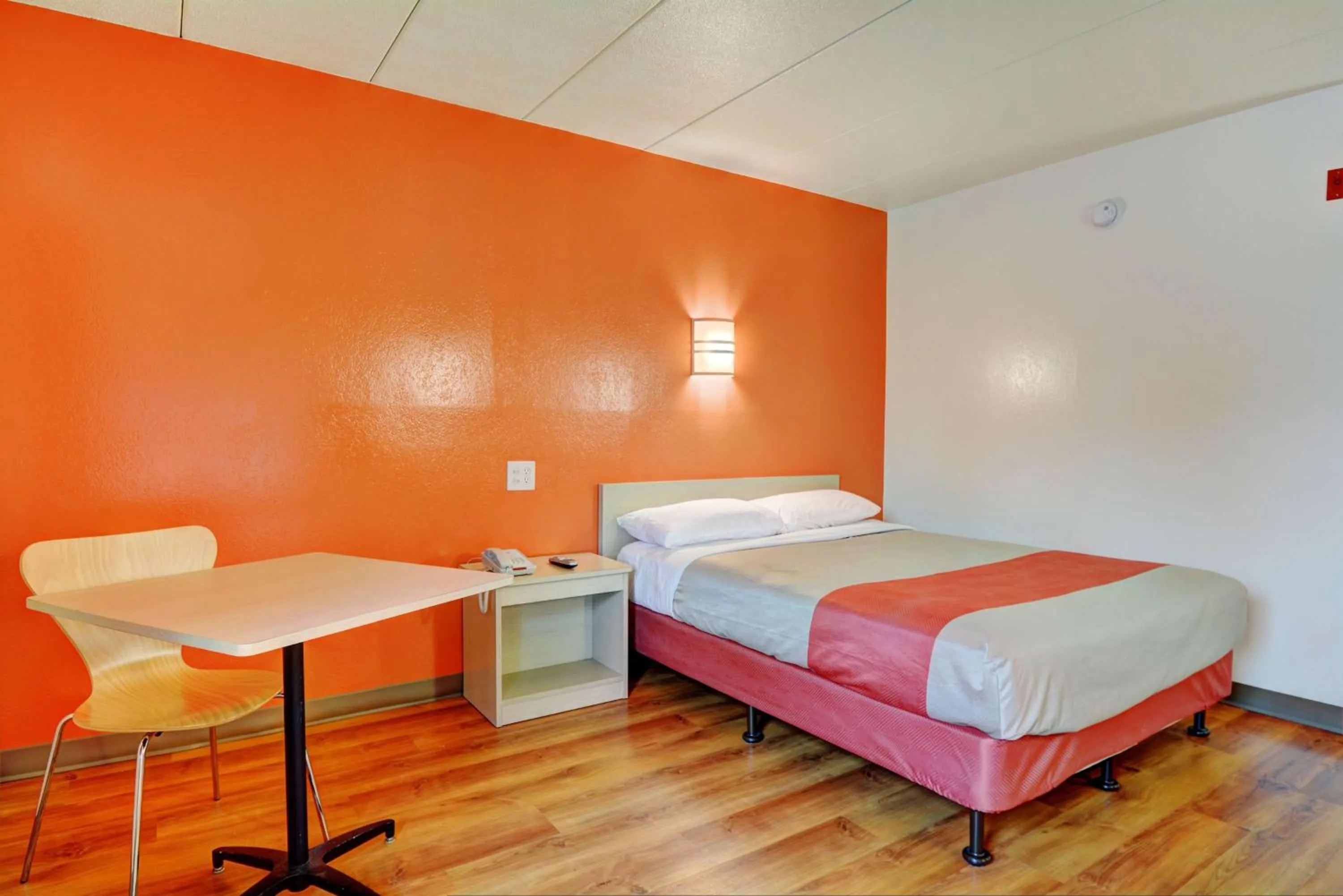 Photo of the whole room, Bed in Motel 6-Seekonk, MA - Providence East