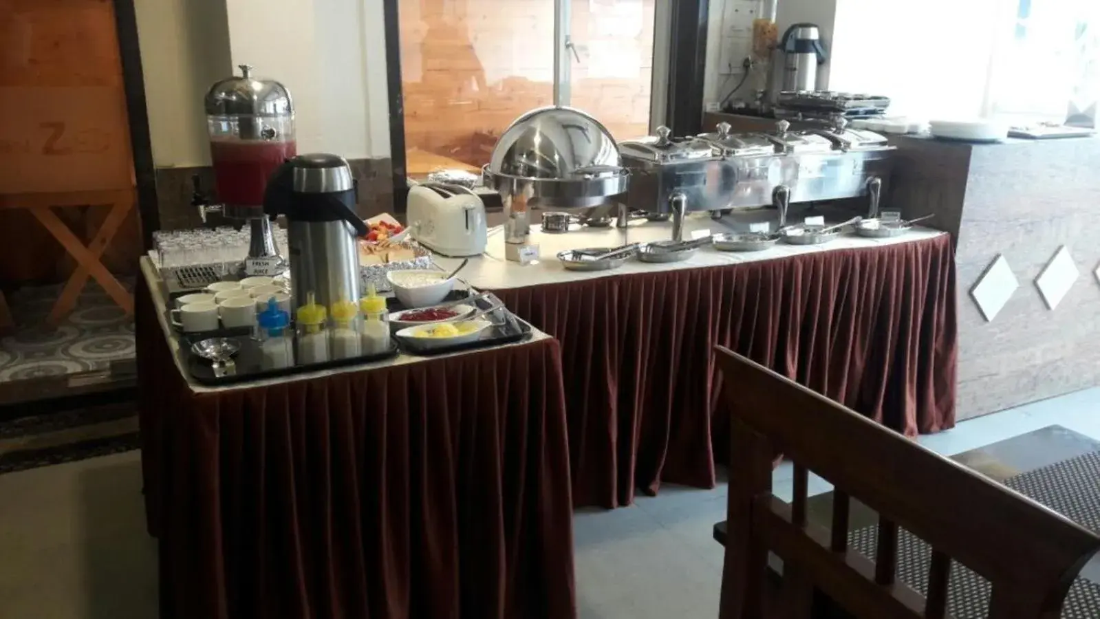 Buffet breakfast in Hotel Kochi Caprice Buffet breakfast in Hotel Kochi Caprice