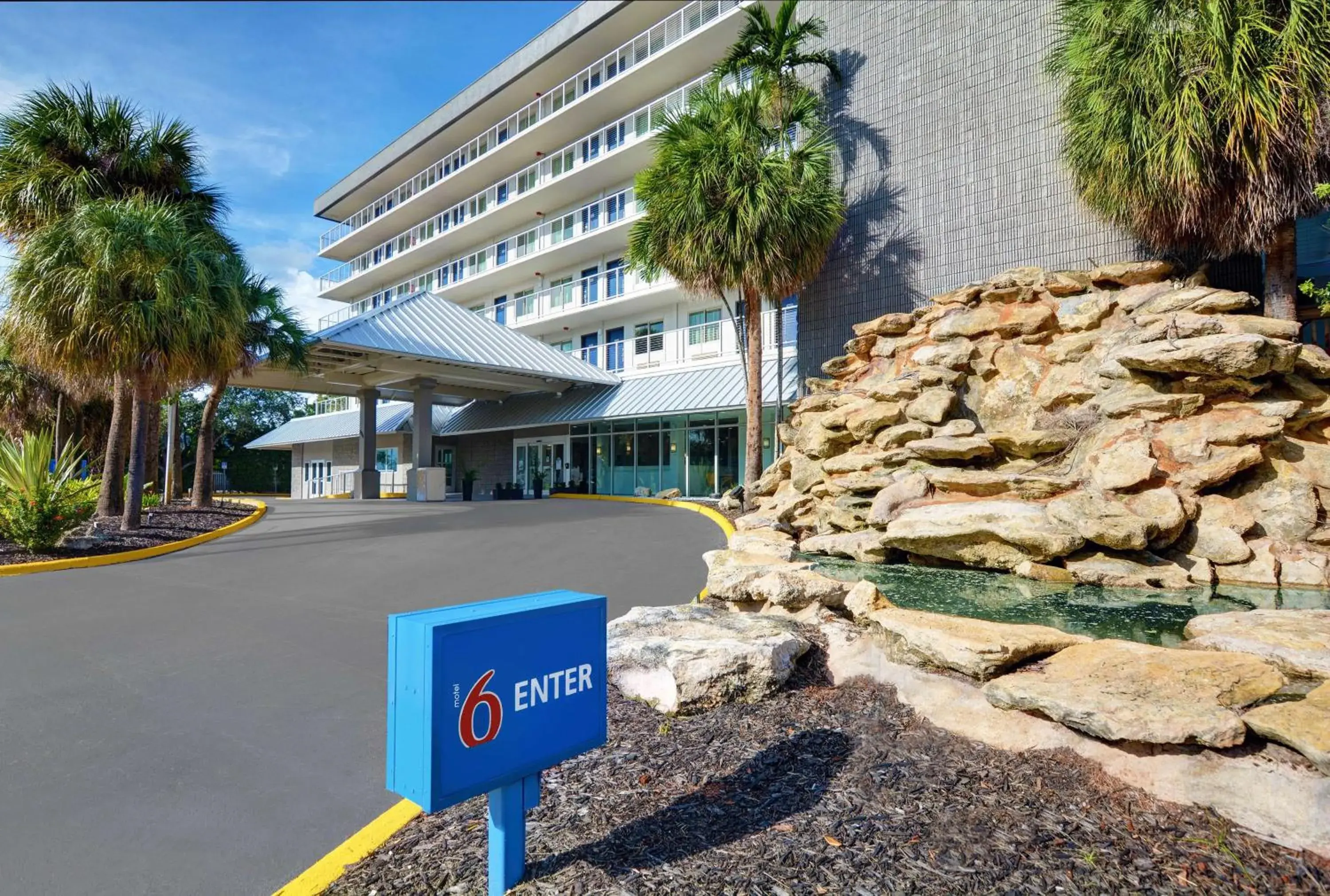 Property building in Motel 6-Cutler Bay, FL Property building in Motel 6-Cutler Bay, FL