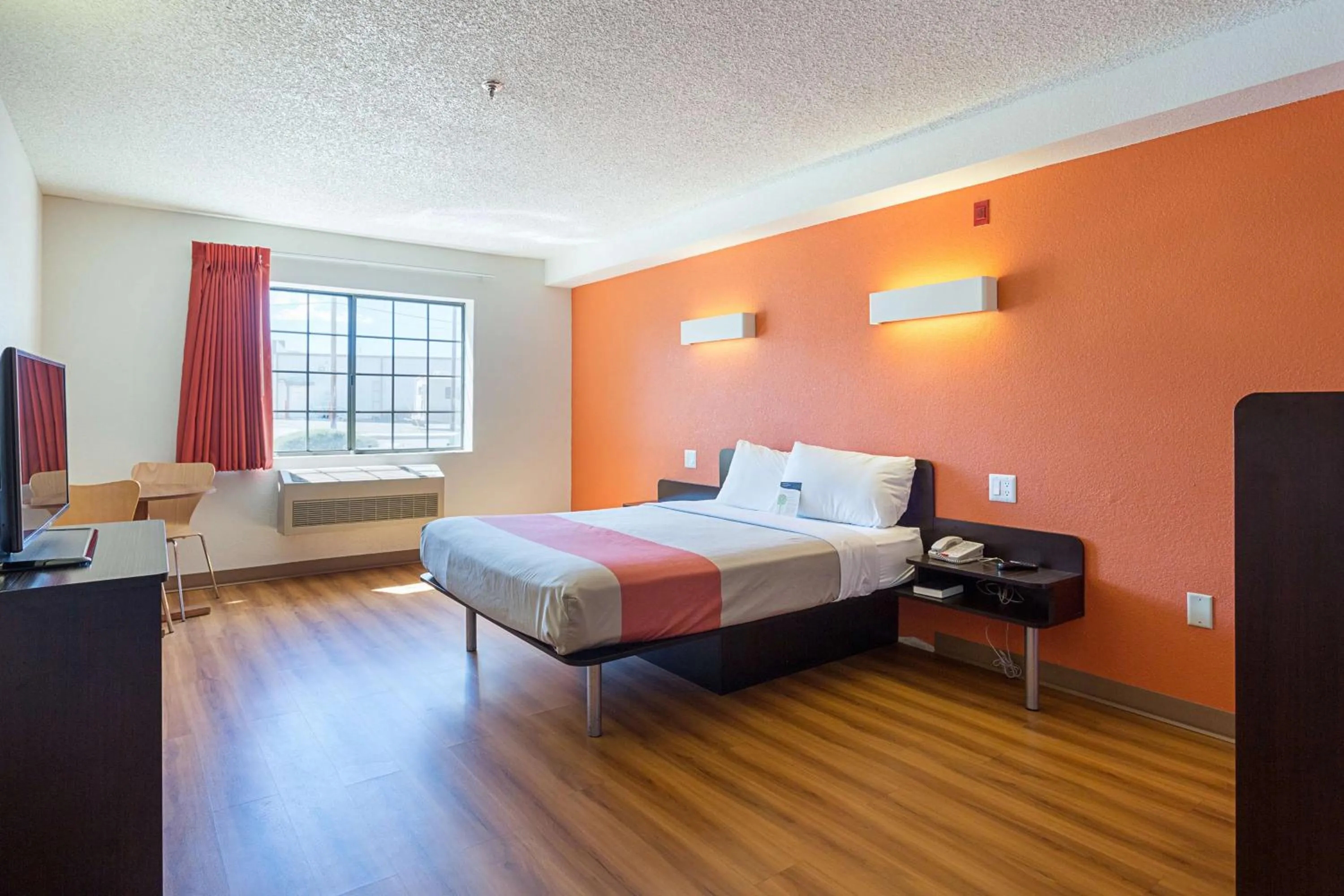 TV and multimedia, Bed in Motel 6-Williams, AZ - West - Grand Canyon