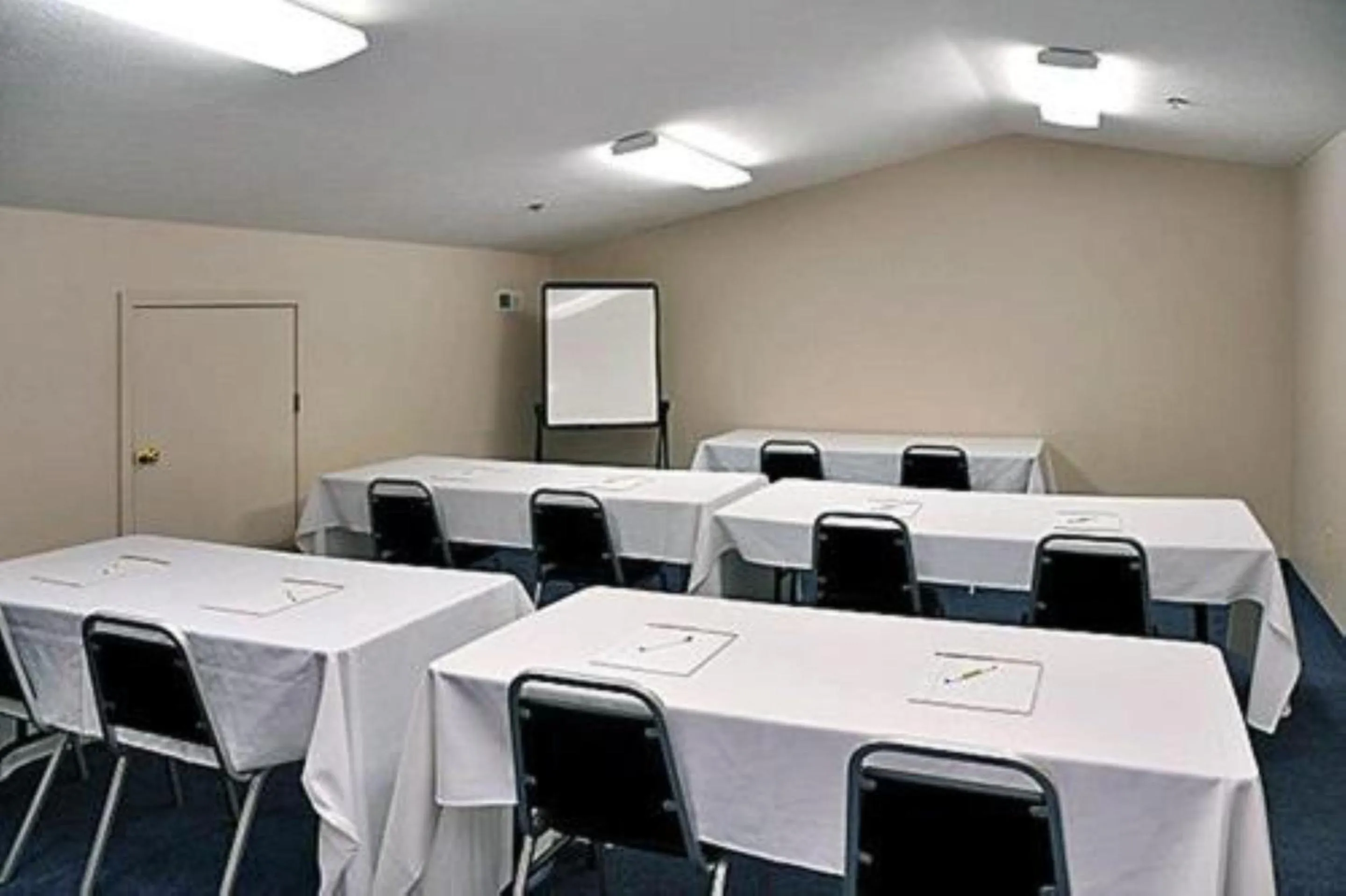 Business facilities in Motel 6-Milan, OH - Sandusky