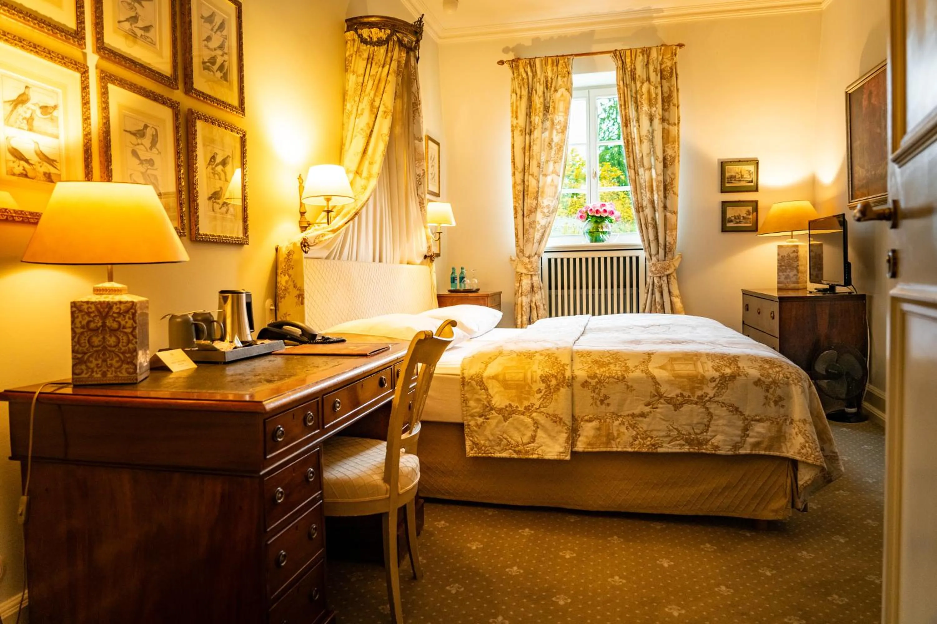 Bed in Schloss Auel Boutique Hotel & Design Golf Lodge