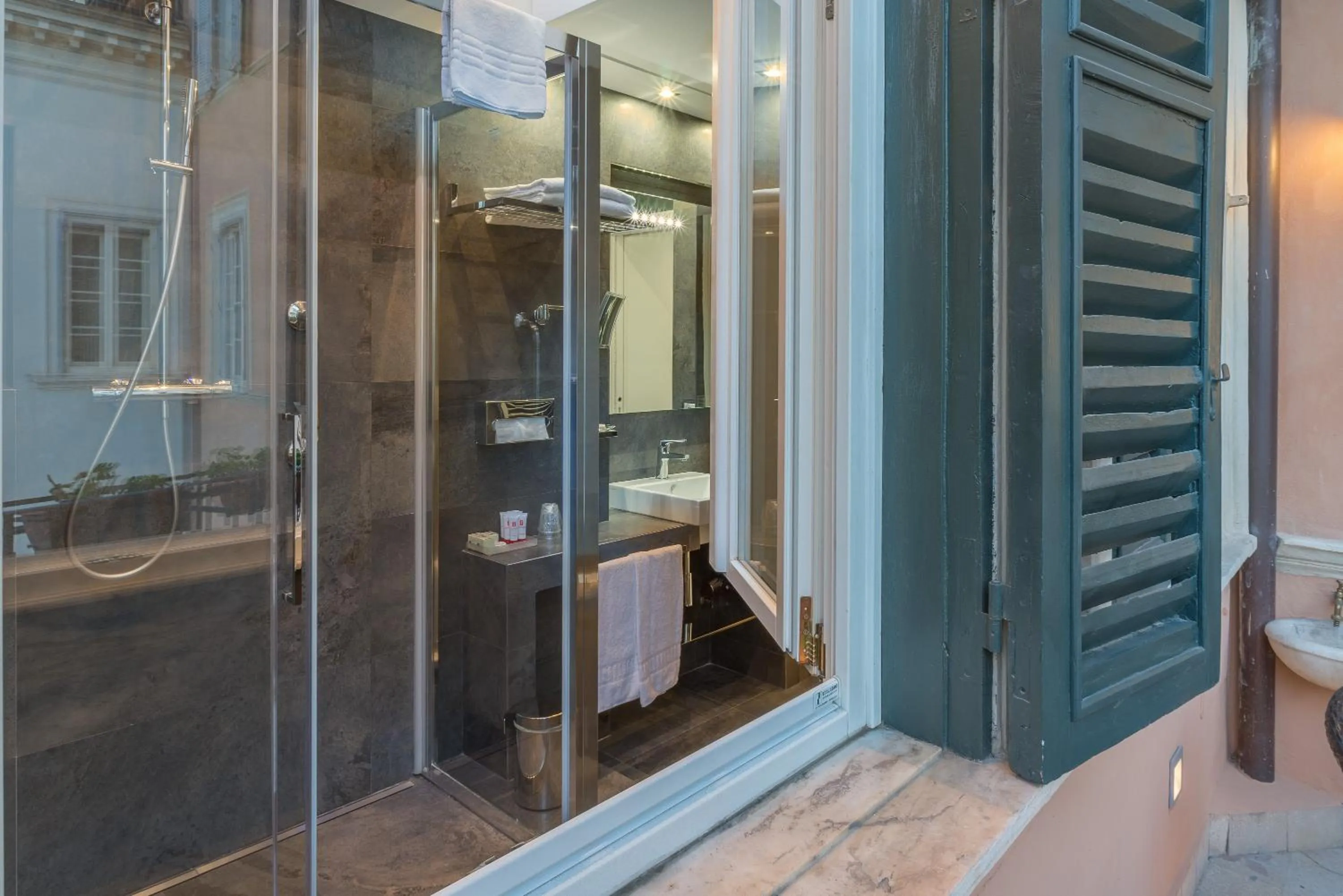 Shower in Les Diamants