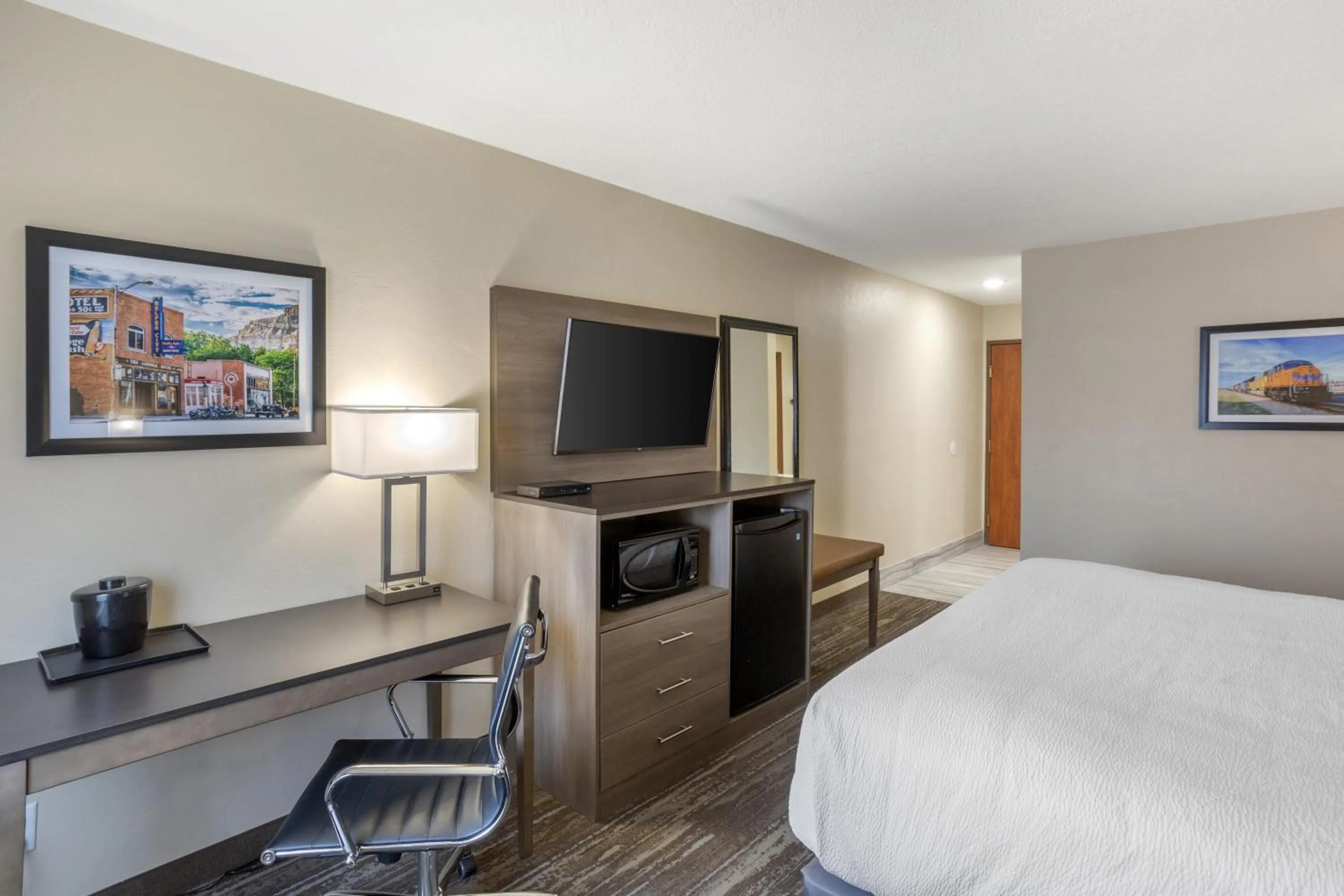 Bedroom, Bed in SureStay Plus Hotel by Best Western Price