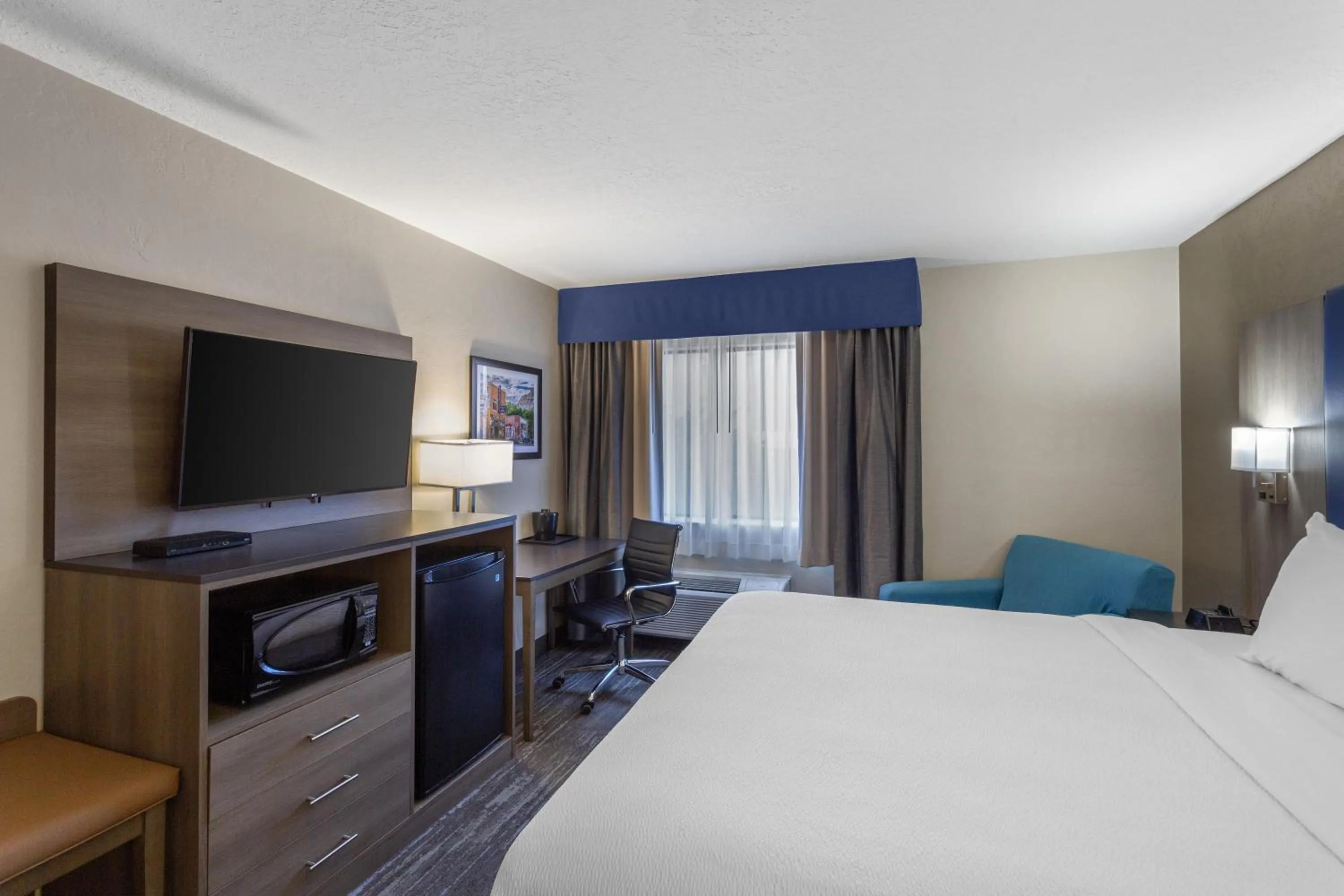 Bedroom, Bed in SureStay Plus Hotel by Best Western Price