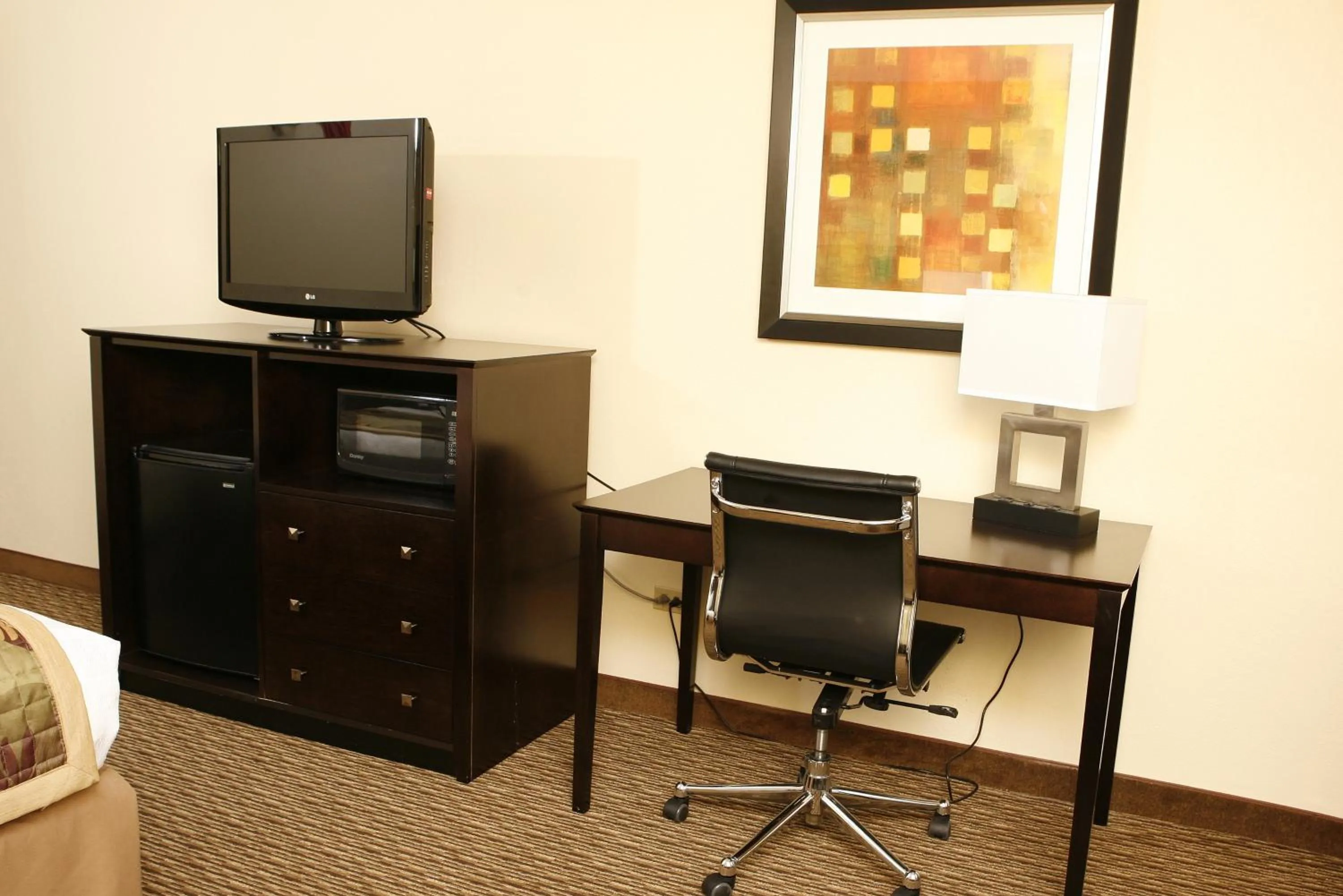 TV and multimedia in Best Western Plus Goldsboro