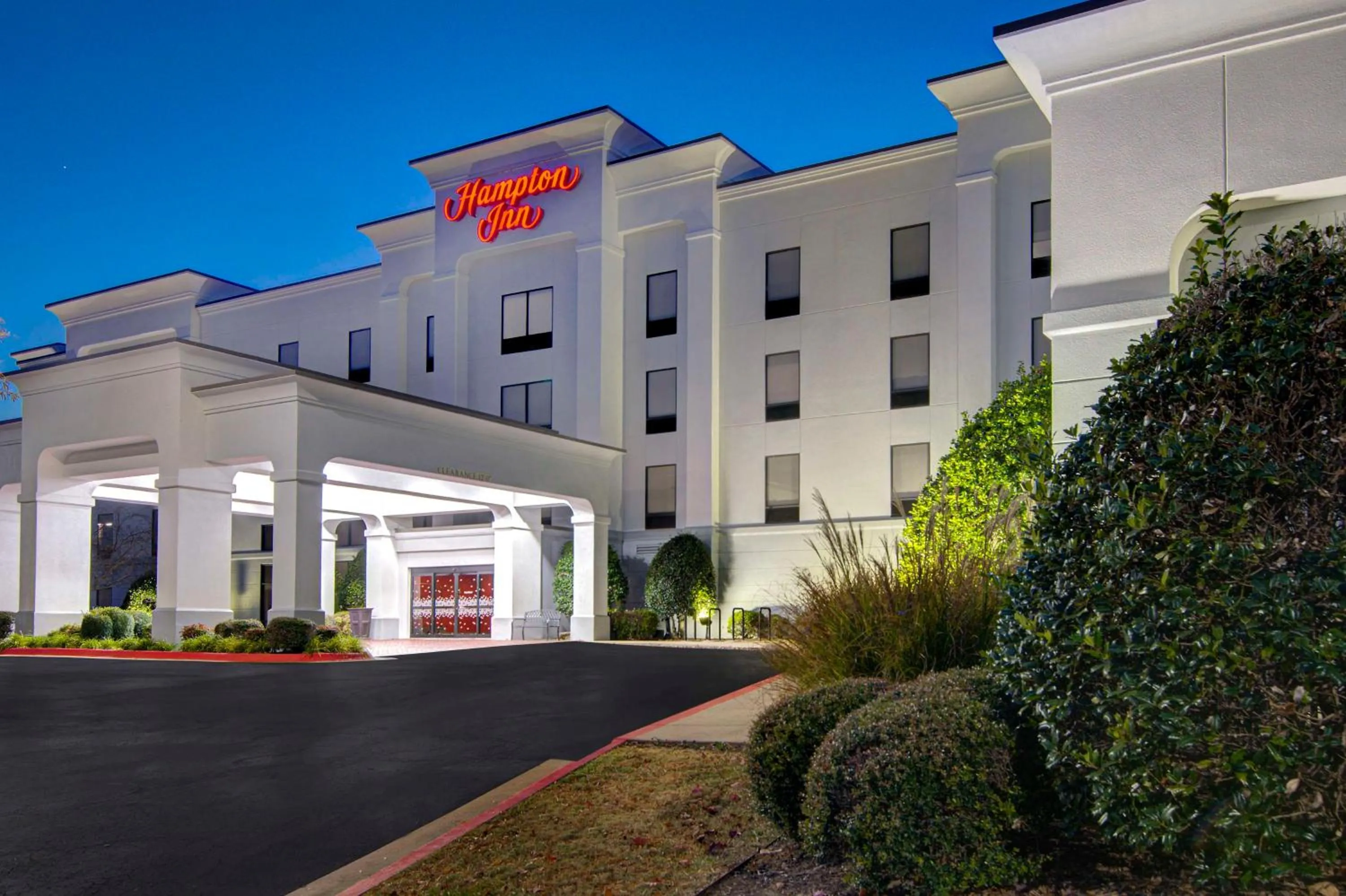 Property building in Hampton Inn Fayetteville