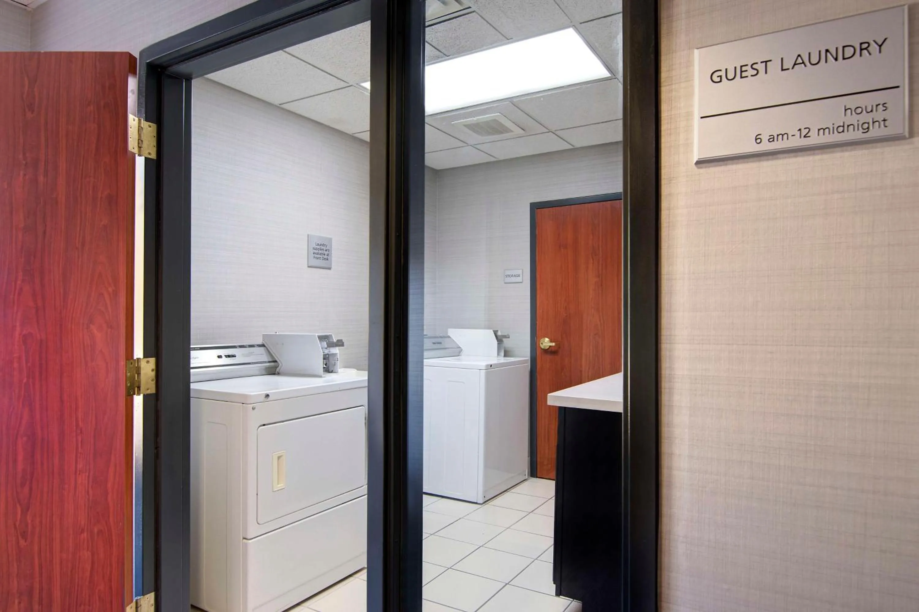 Property building in Hampton Inn Fayetteville