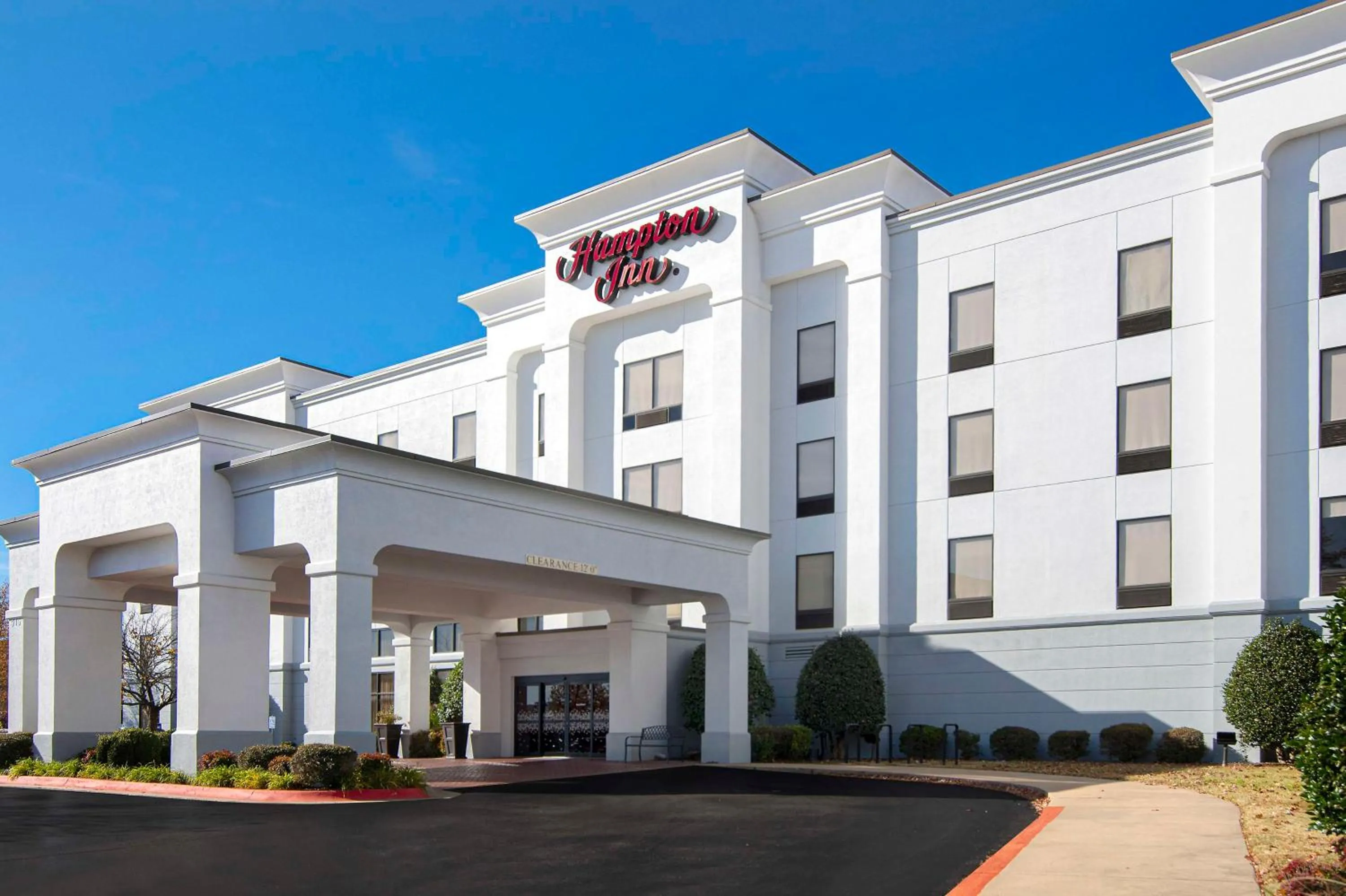 Property building in Hampton Inn Fayetteville