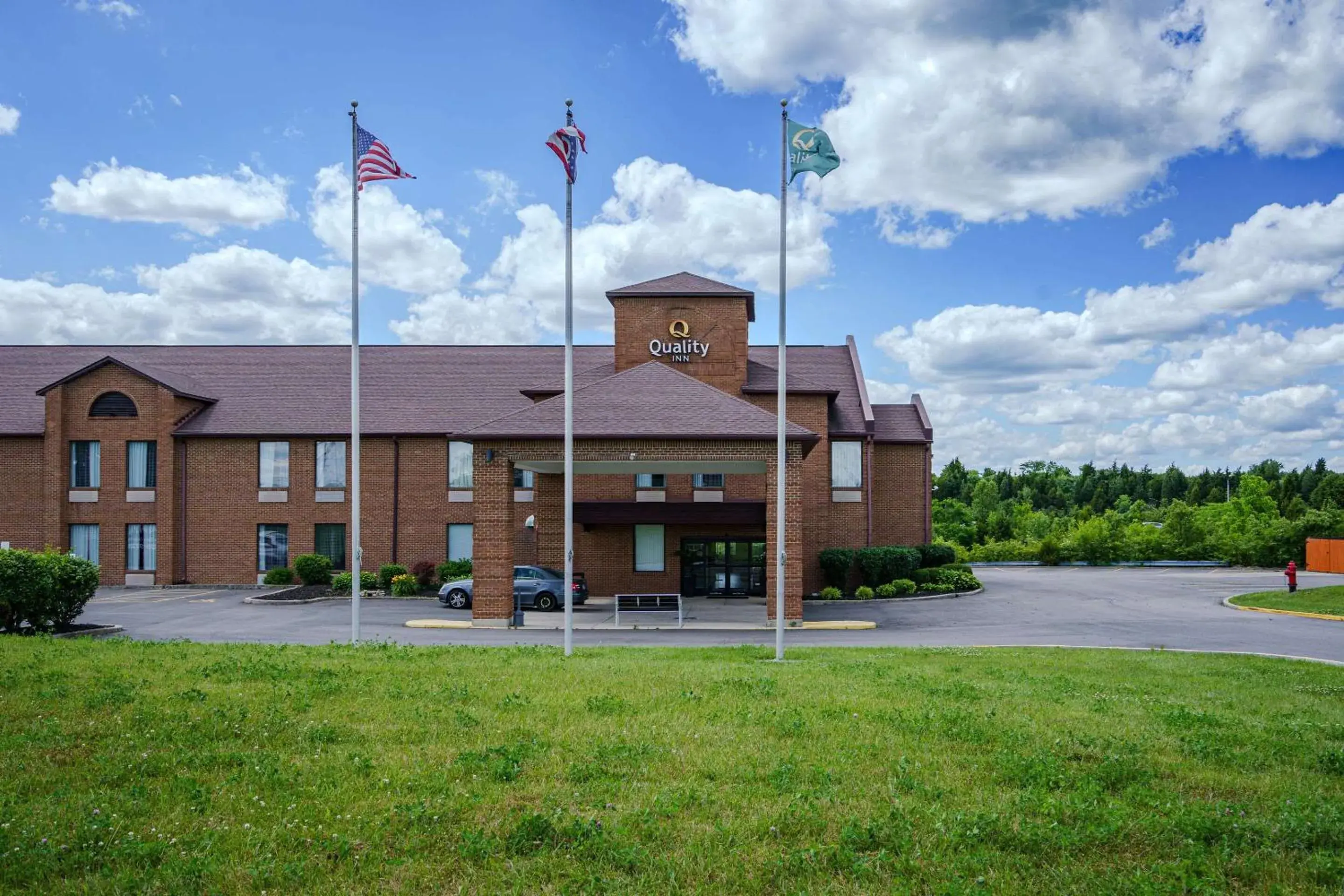 Property building in Quality Inn I-75 West Chester-North Cincinnati Property building in Quality Inn I-75 West Chester-North Cincinnati