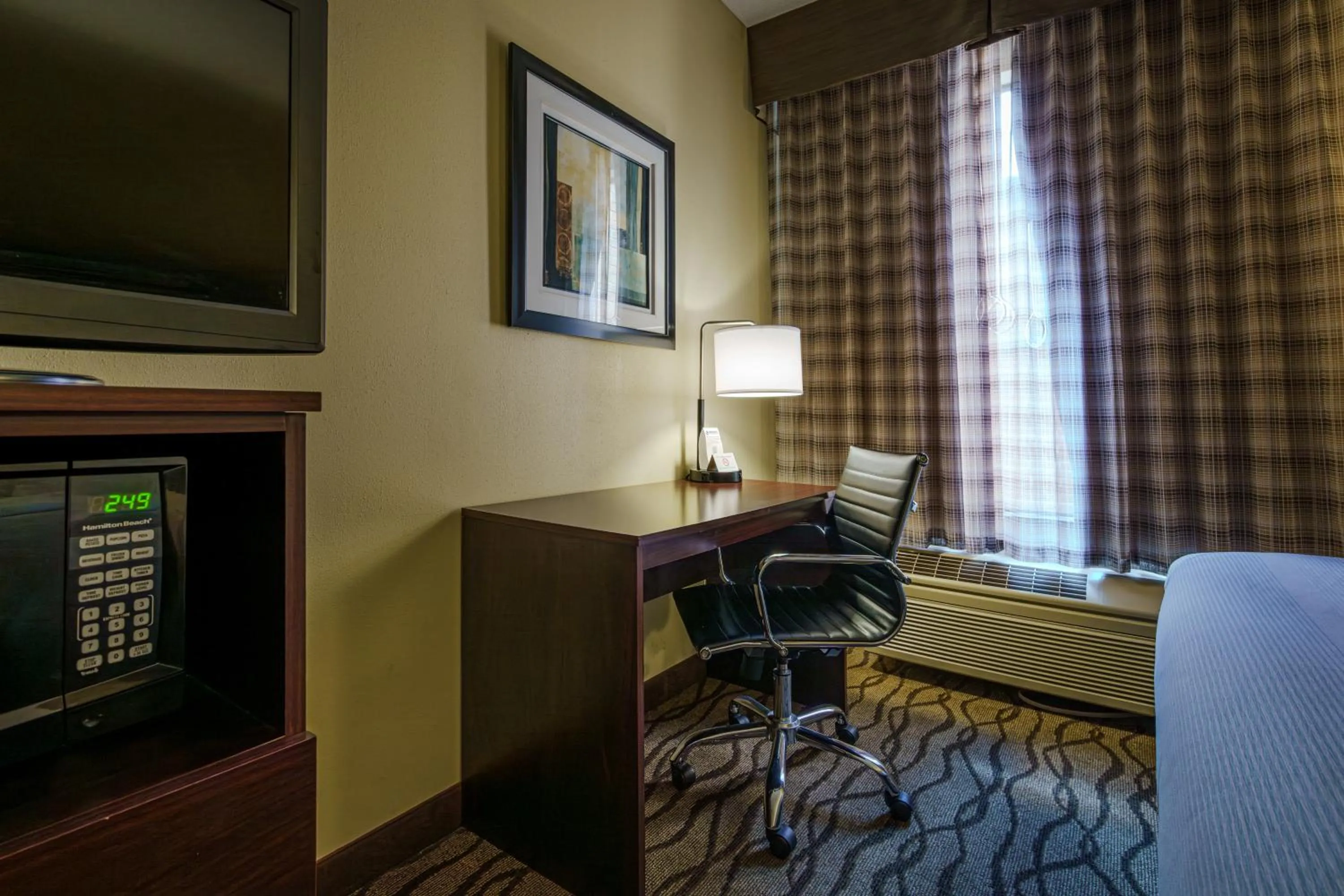 Seating area in Quality Inn I-75 West Chester-North Cincinnati