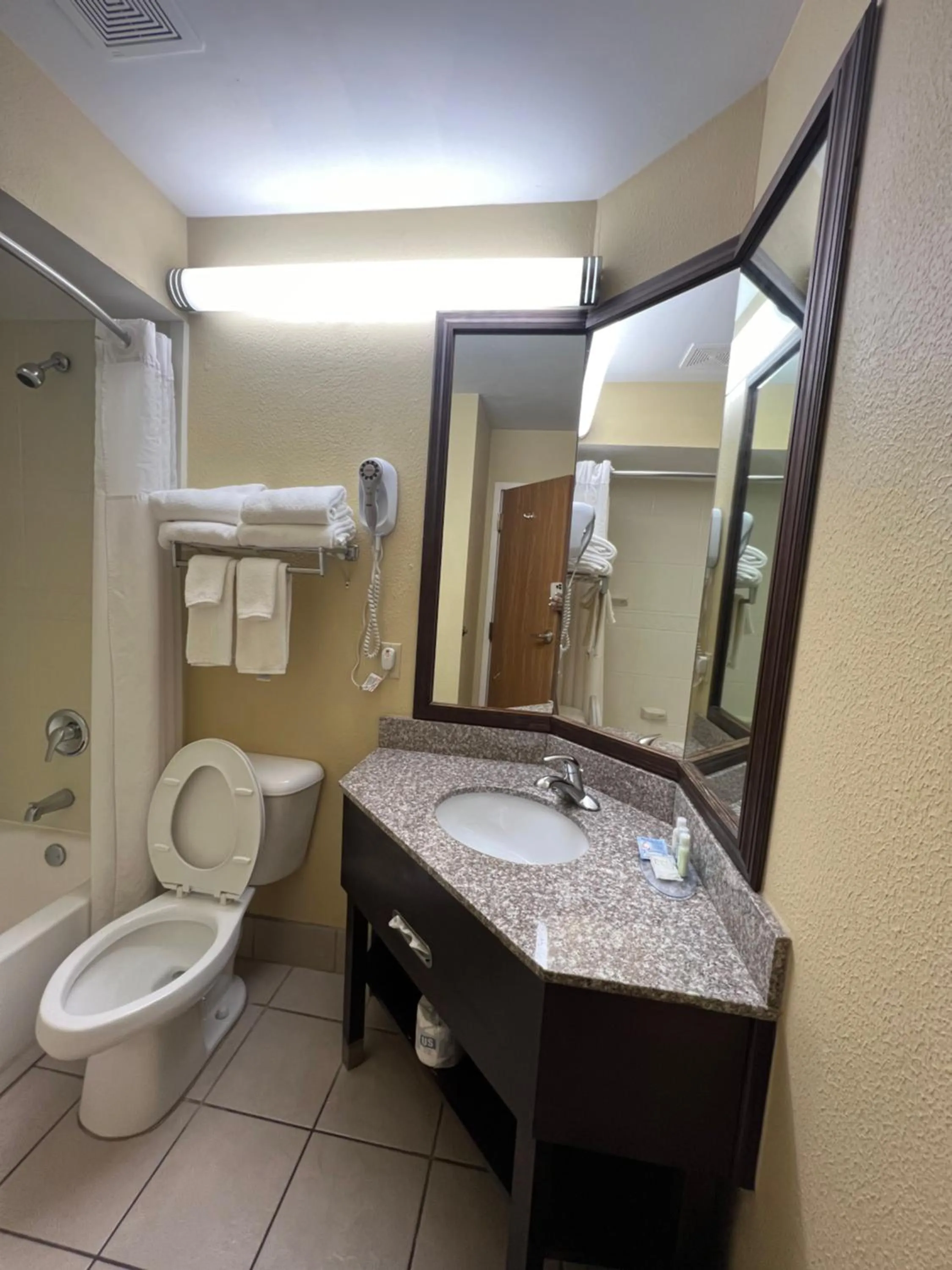 Shower in Quality Inn I-75 West Chester-North Cincinnati