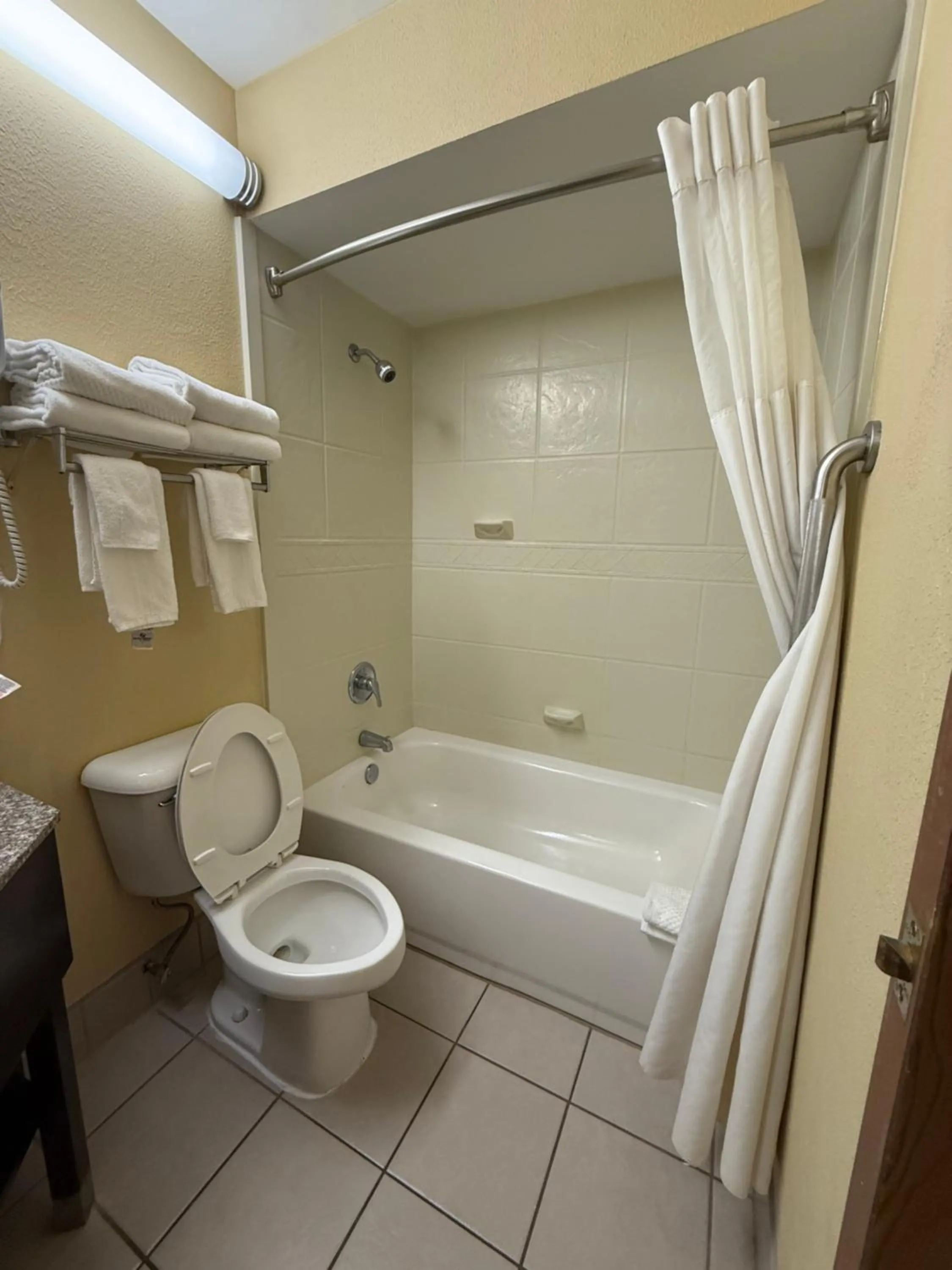 Shower in Quality Inn I-75 West Chester-North Cincinnati