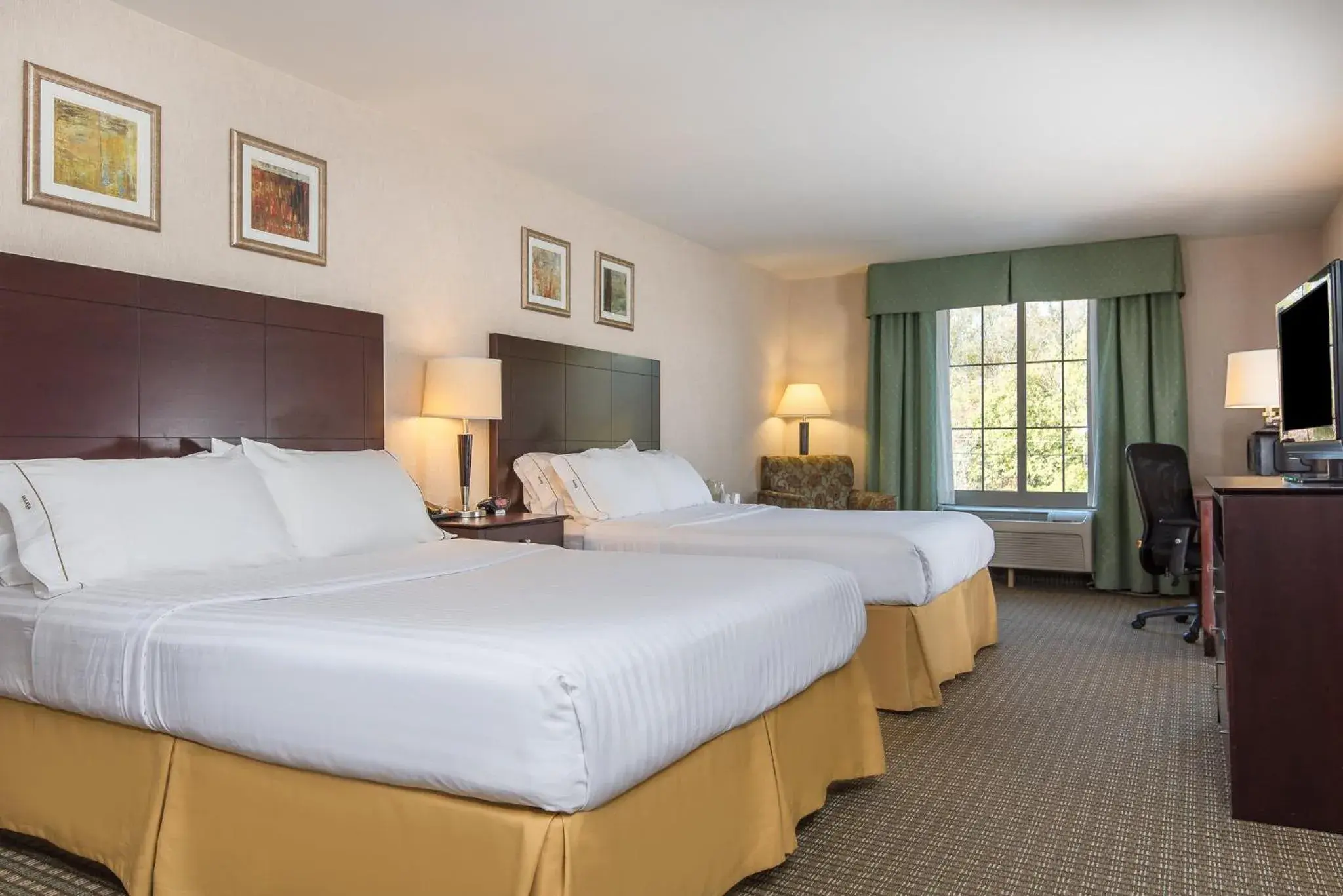 Photo of the whole room, Bed in Holiday Inn Express Haskell-Wayne Area by IHG Photo of the whole room, Bed in Holiday Inn Express Haskell-Wayne Area by IHG