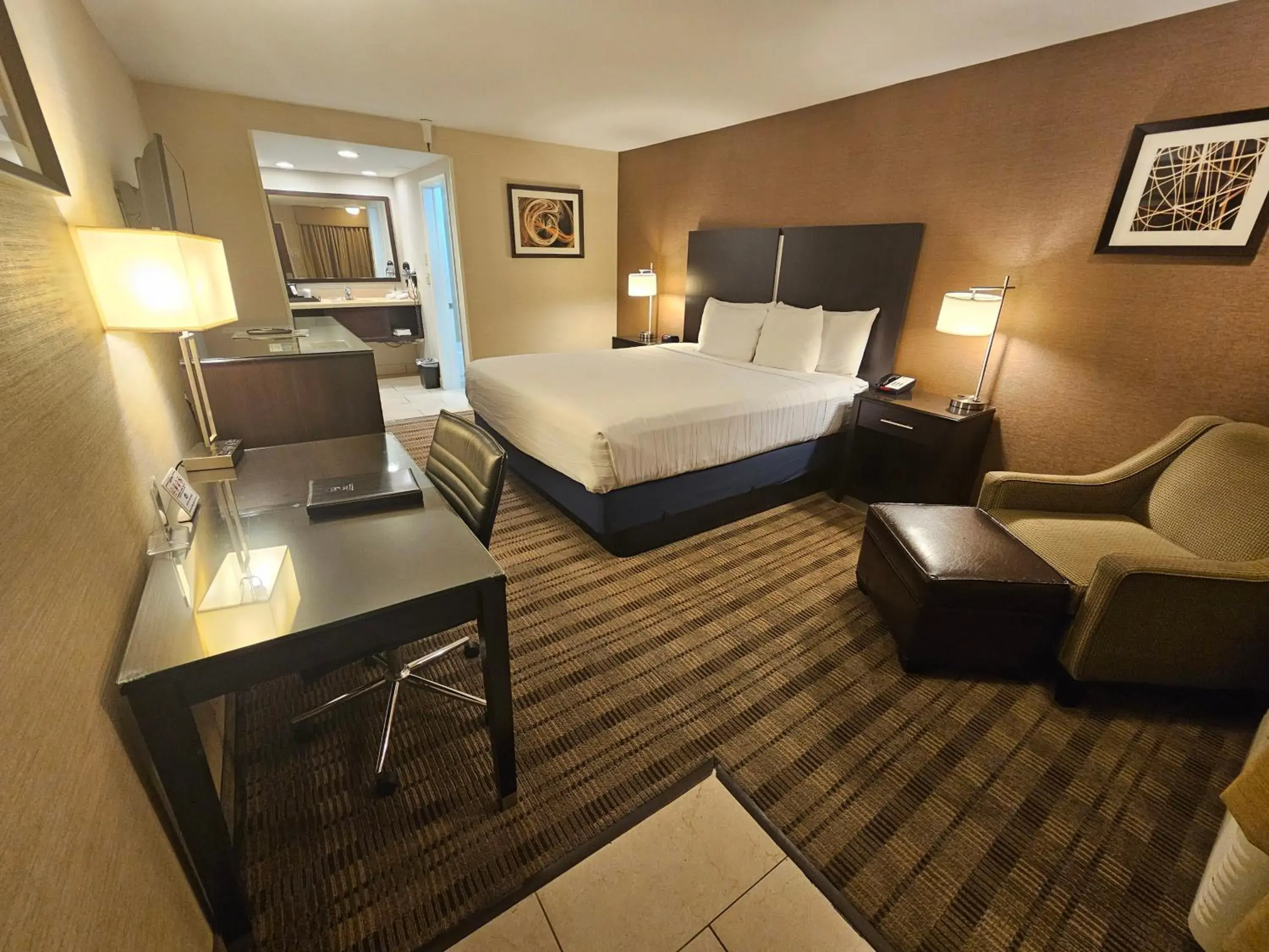 Photo of the whole room, Bed in Best Western Pasadena Royale Inn & Suites Photo of the whole room, Bed in Best Western Pasadena Royale Inn & Suites