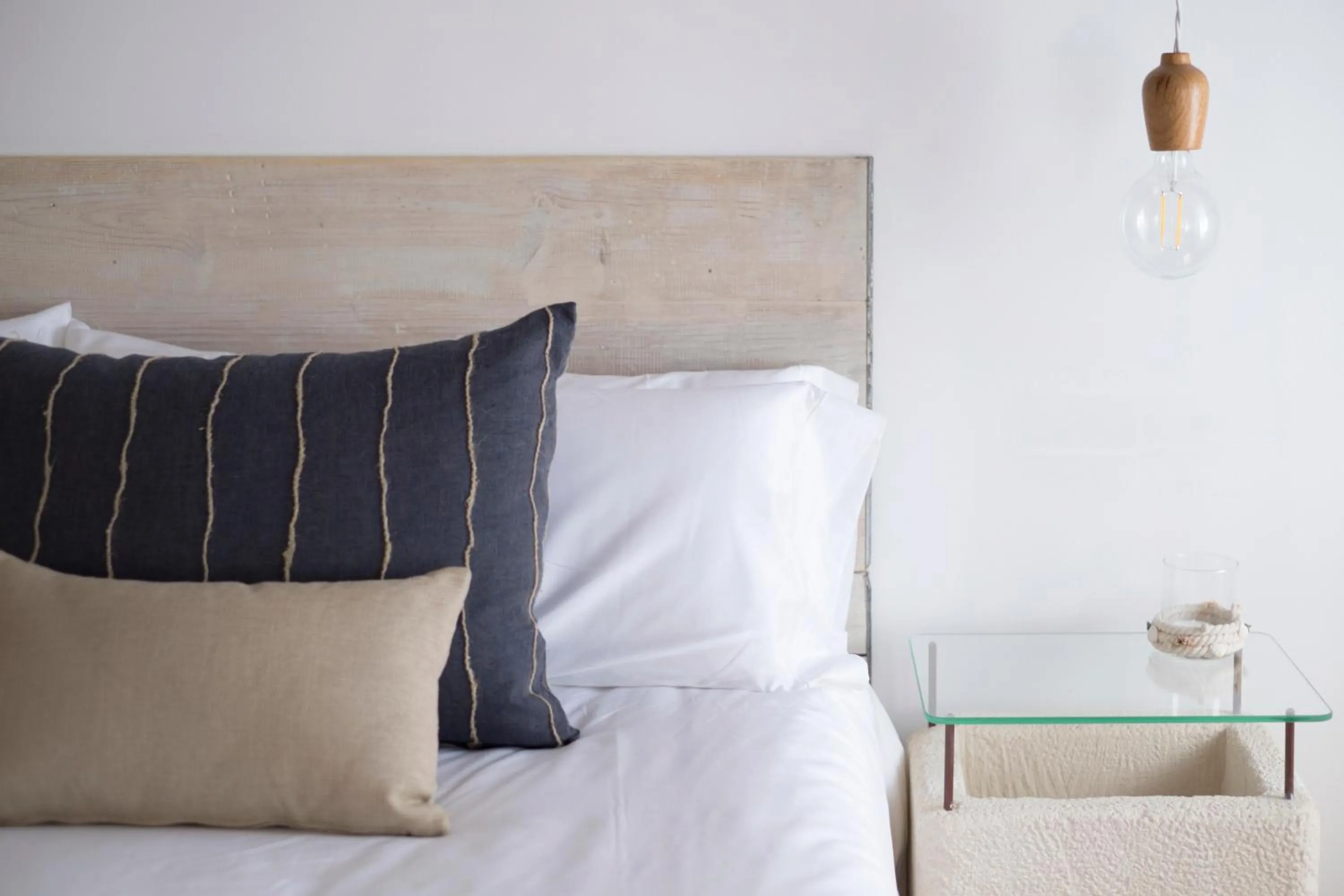 Decorative detail, Bed in Hotel Ca S'Arader Turismo de Interior