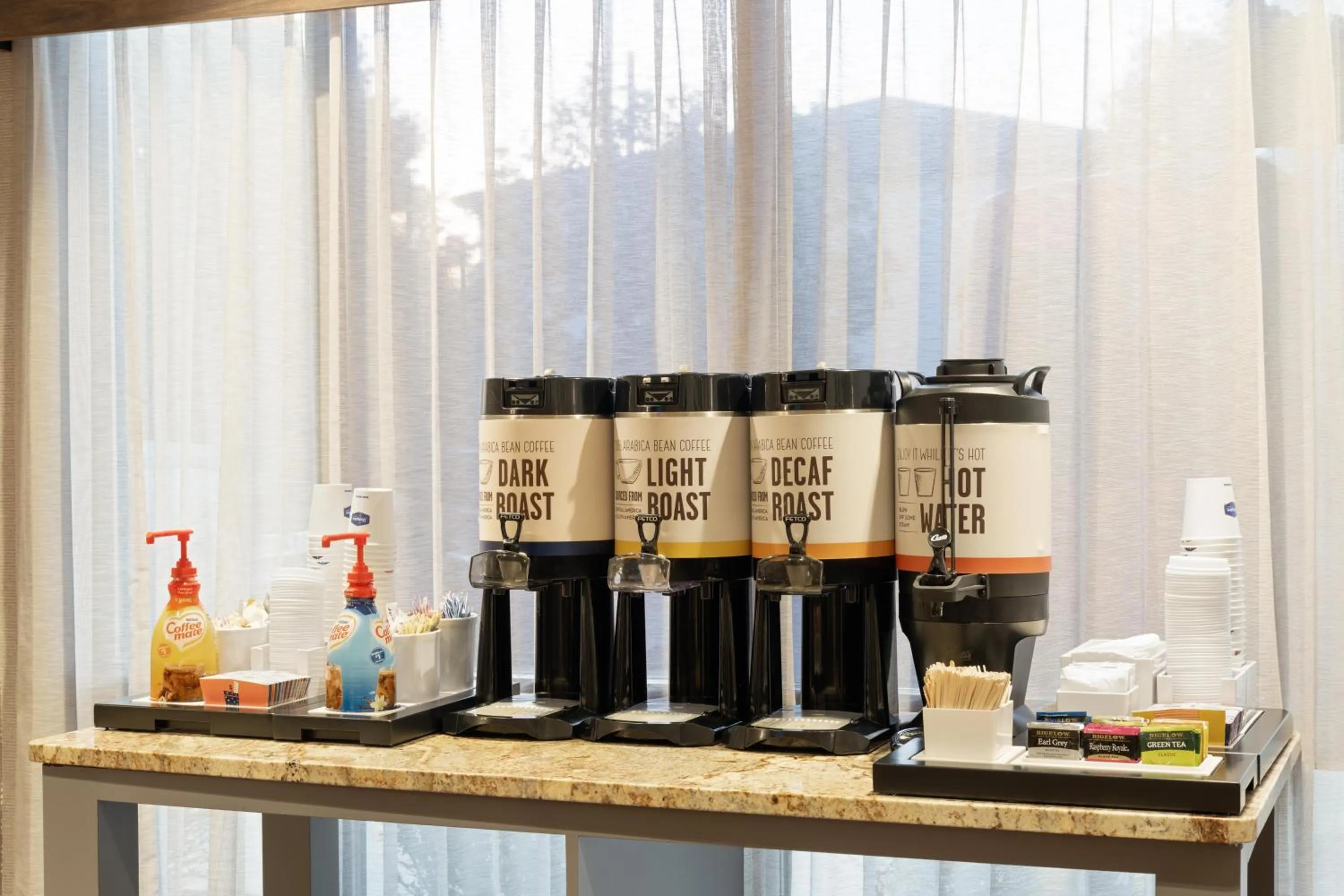 Dining area in Hampton Inn & Suites Boise-Meridian