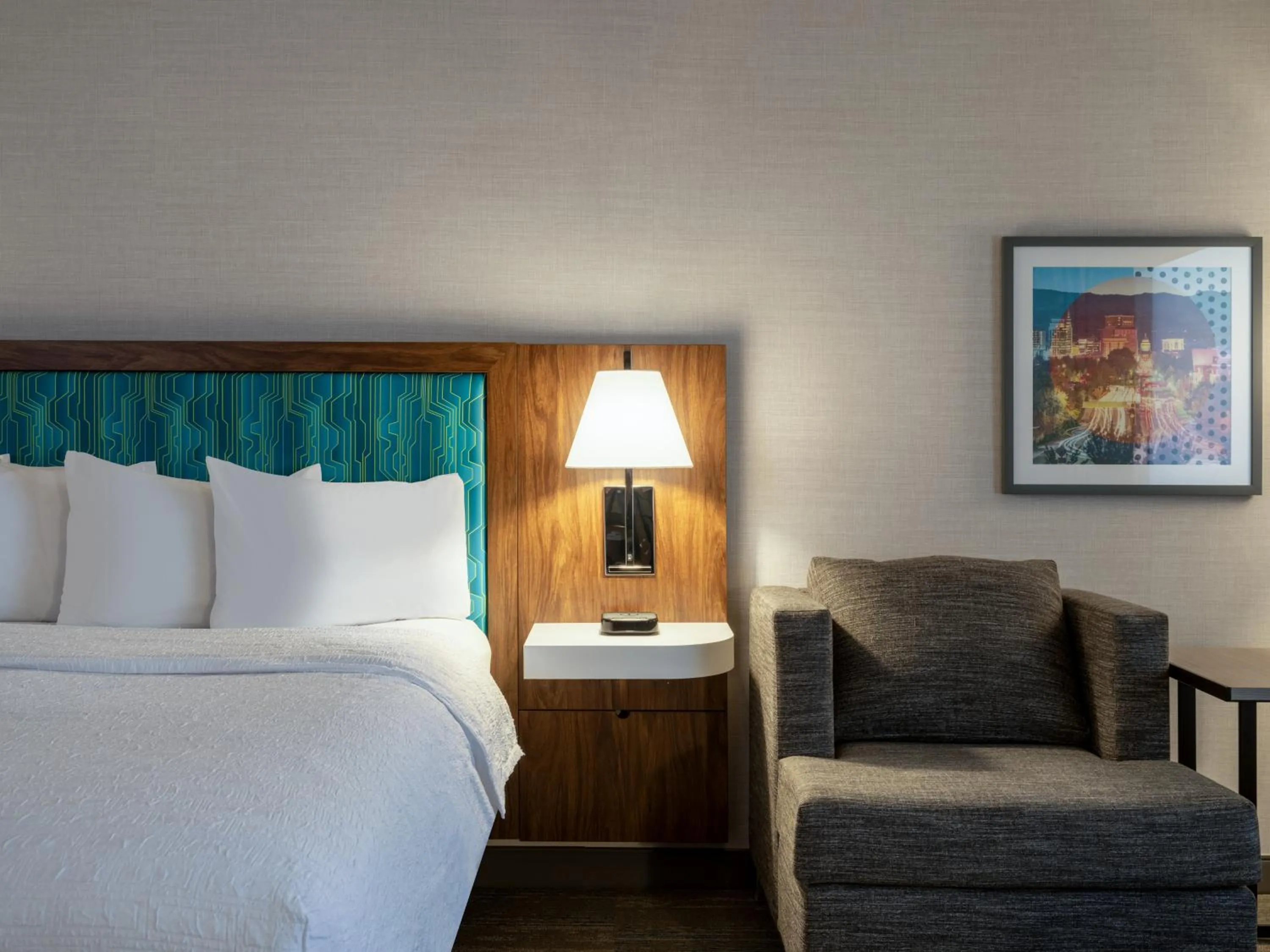 Bed in Hampton Inn & Suites Boise-Meridian