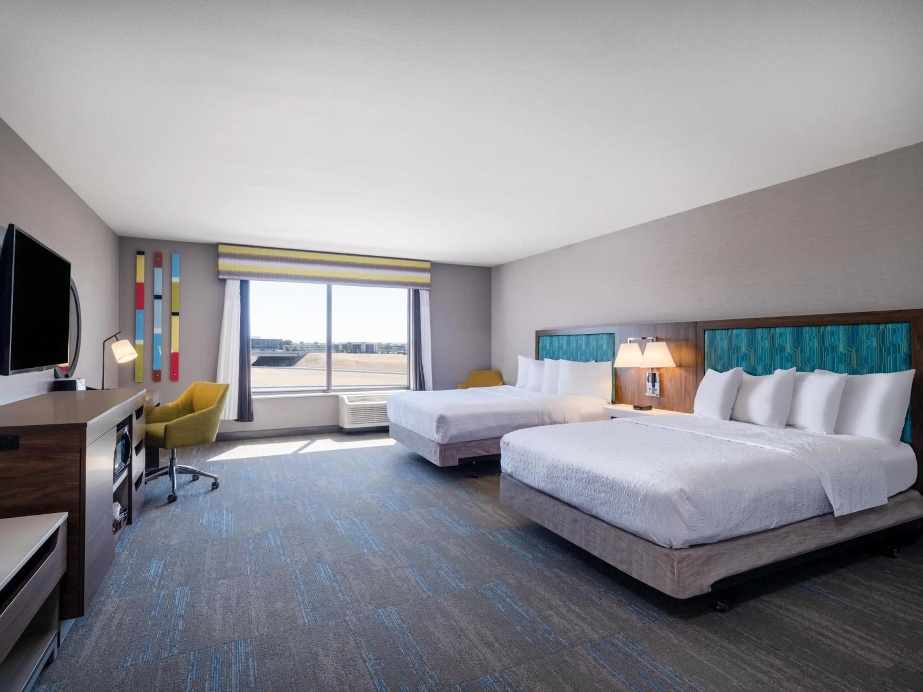 Bed in Hampton Inn & Suites Boise-Meridian