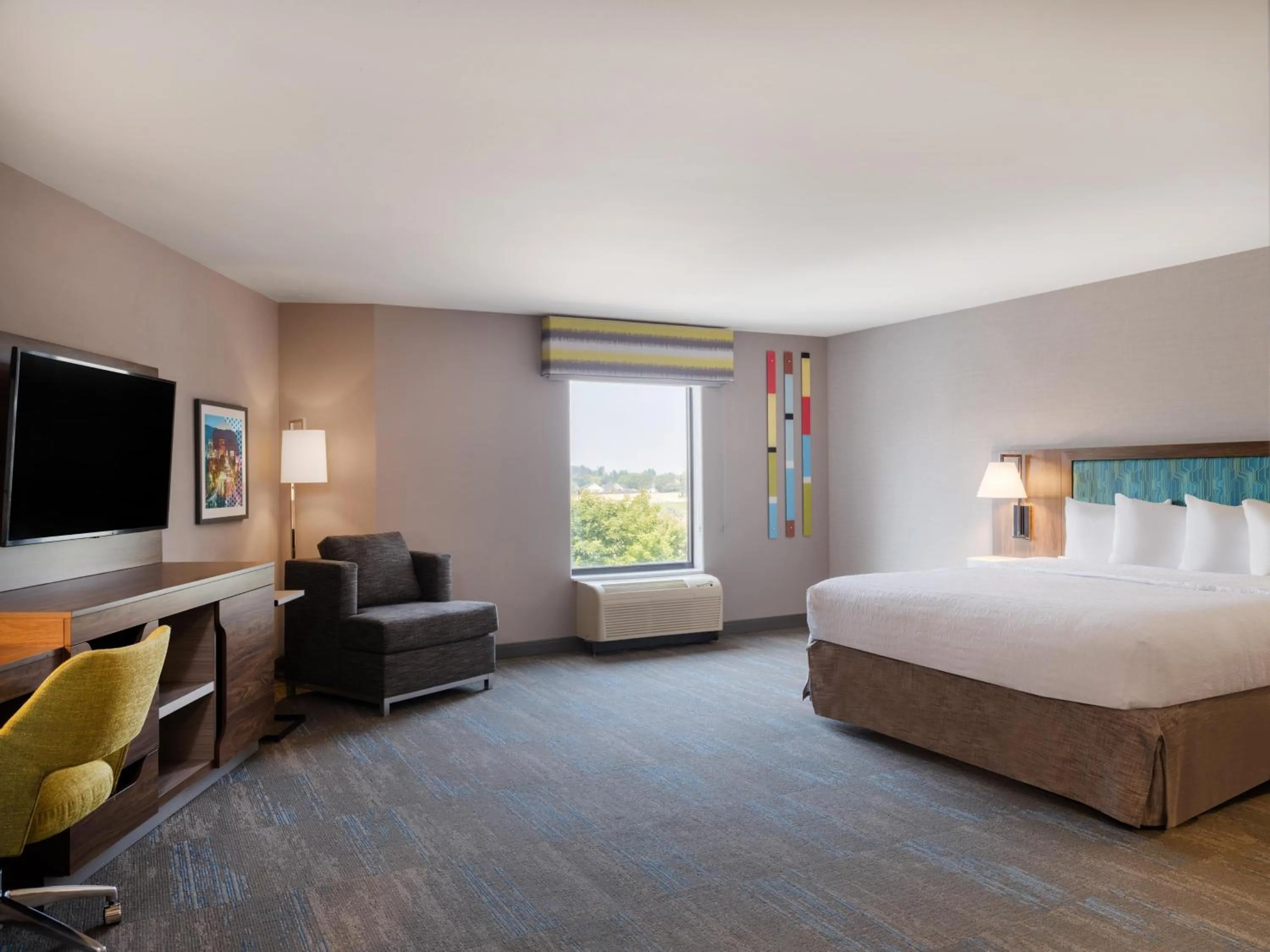 Bed in Hampton Inn & Suites Boise-Meridian