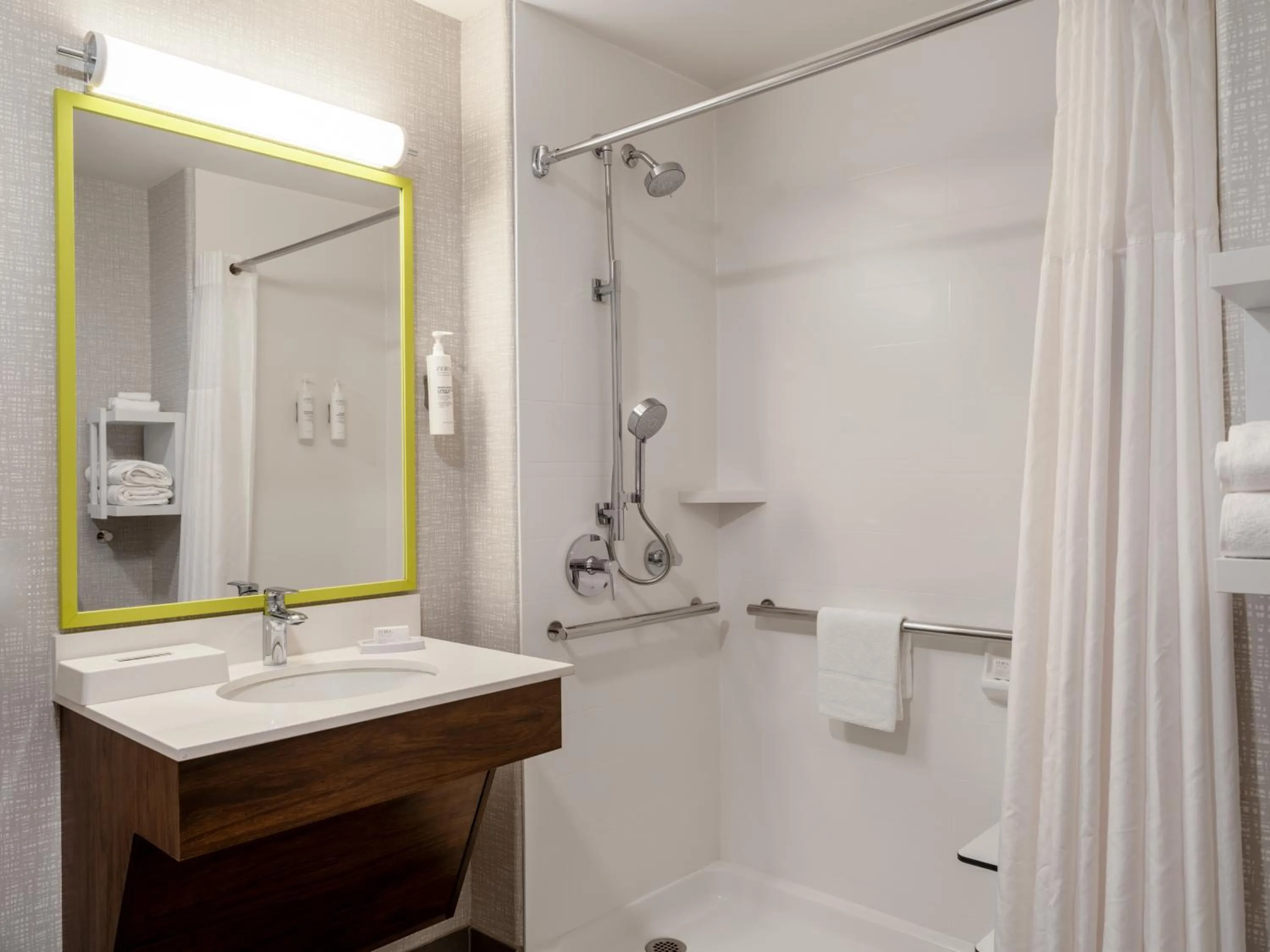 Shower in Hampton Inn & Suites Boise-Meridian