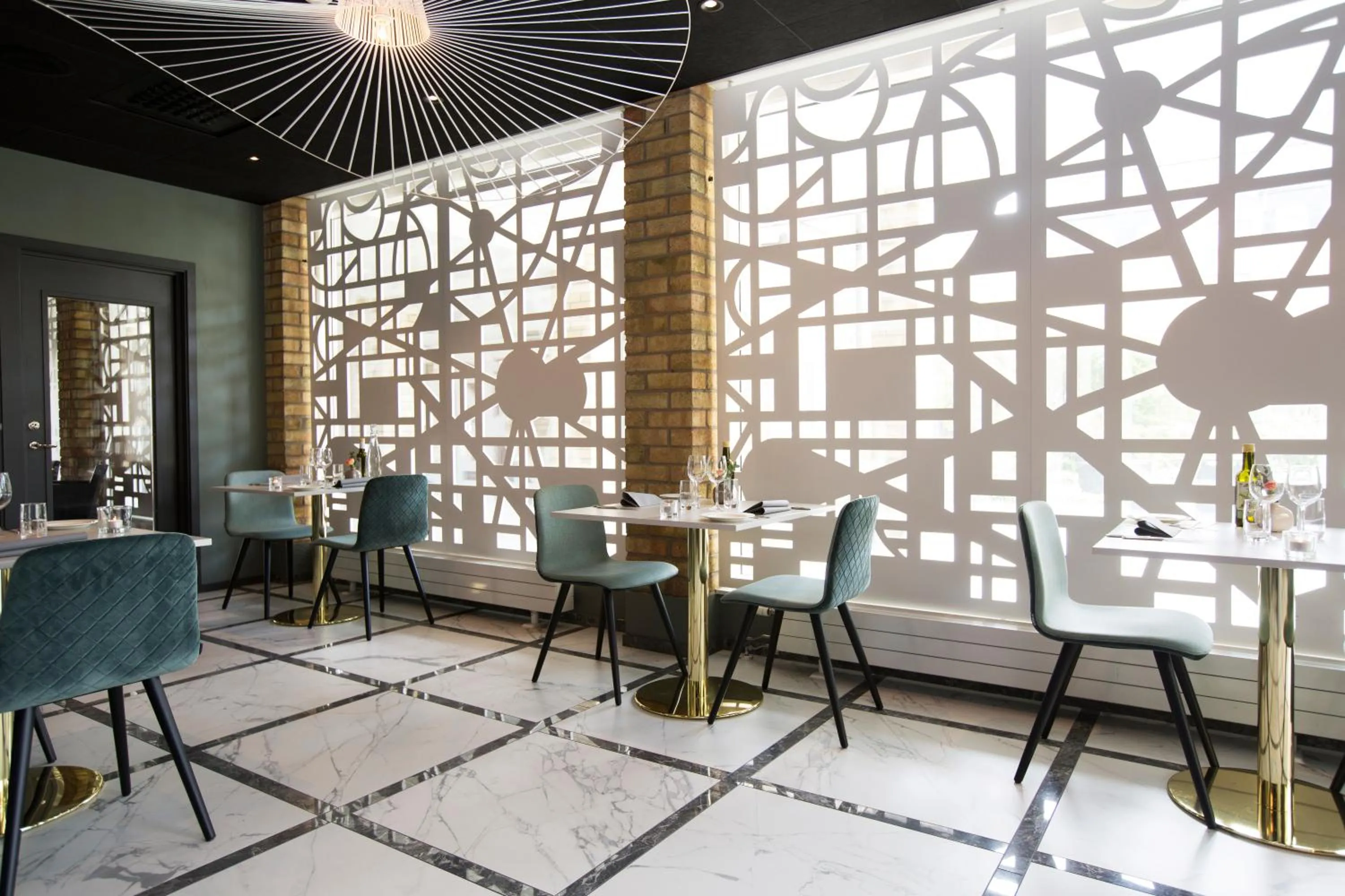 Restaurant/places to eat in Elite Hotel Arcadia