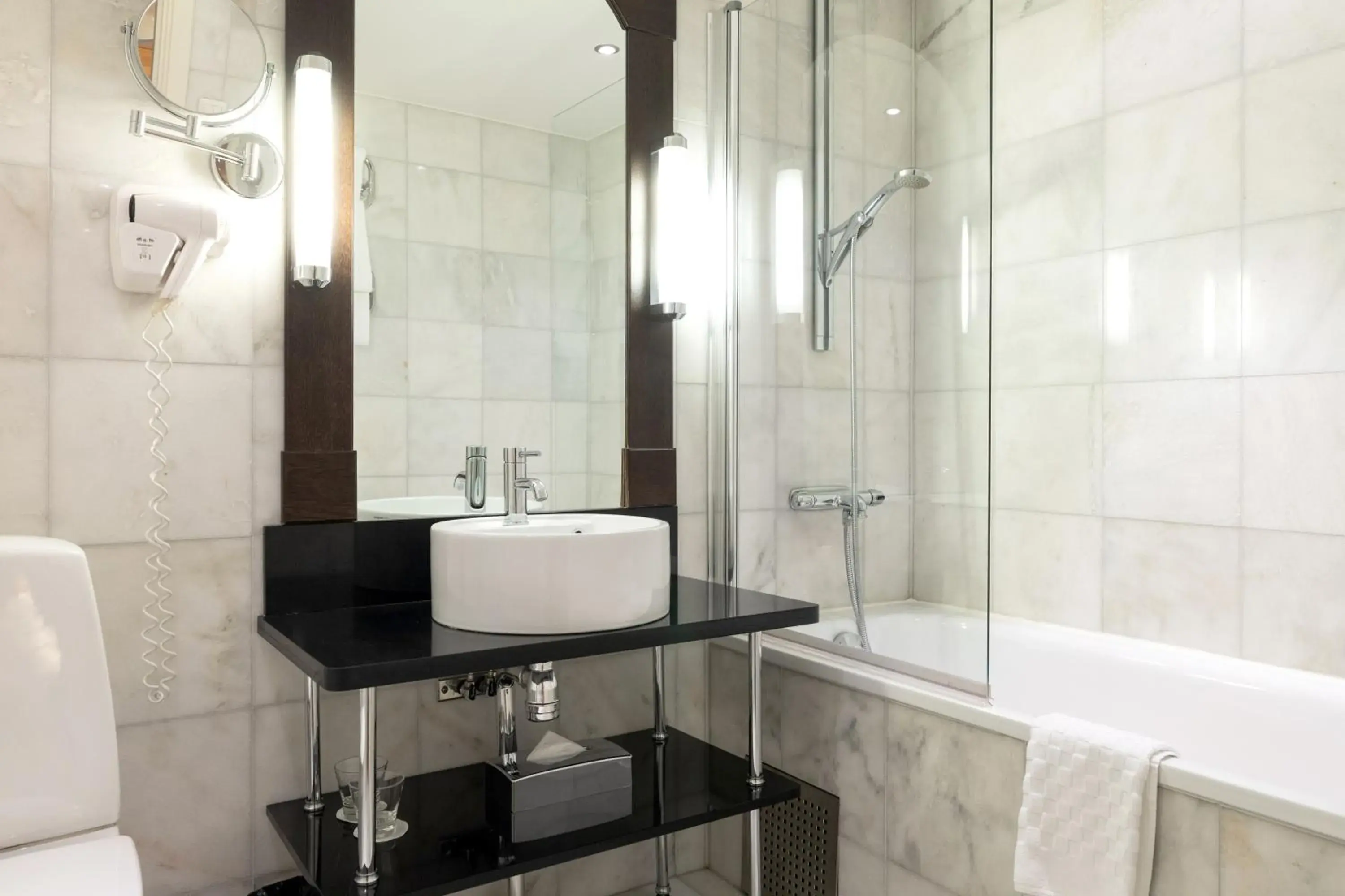 Bathroom in Elite Hotel Arcadia Bathroom in Elite Hotel Arcadia