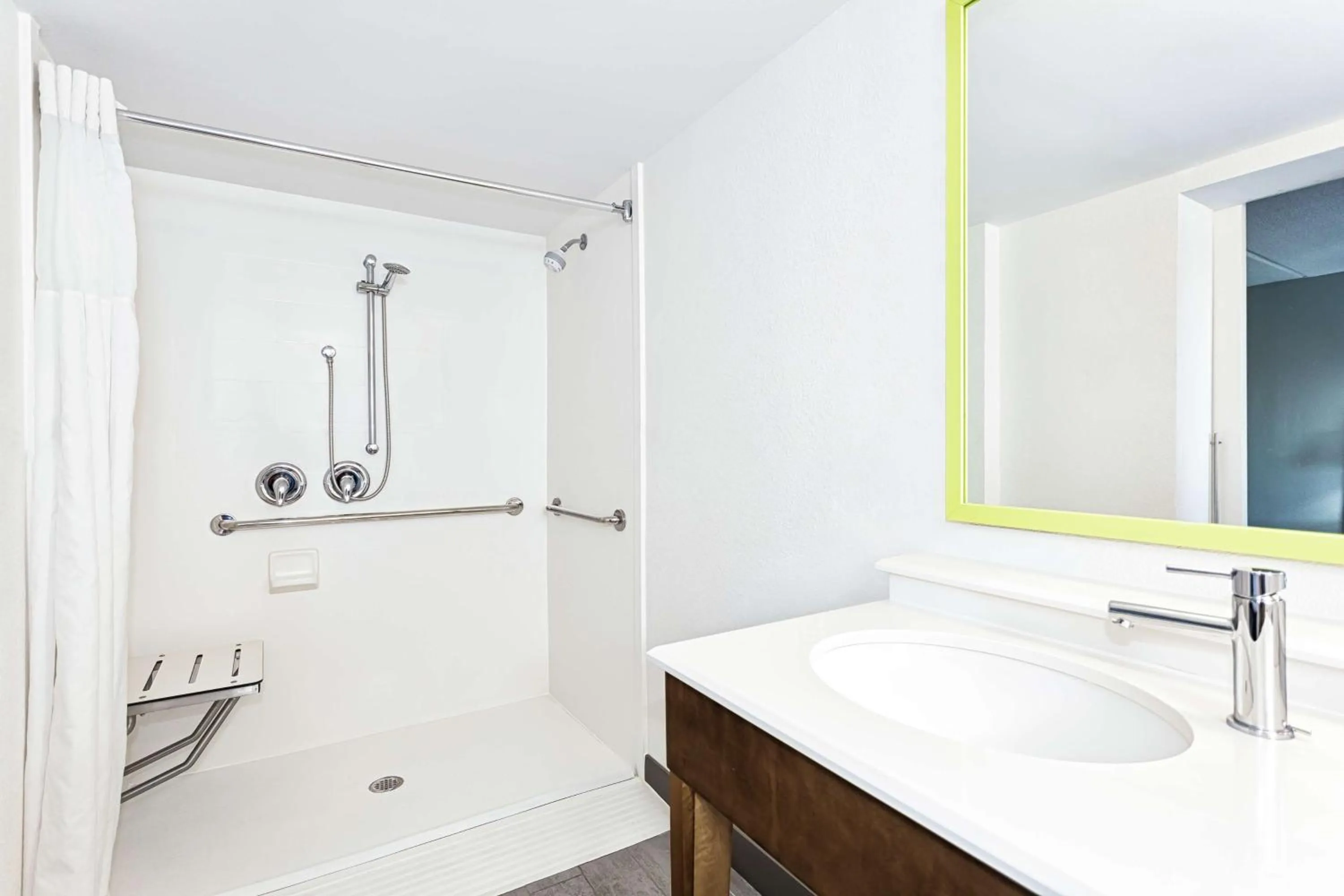 Bathroom in Hampton Inn Amelia Island