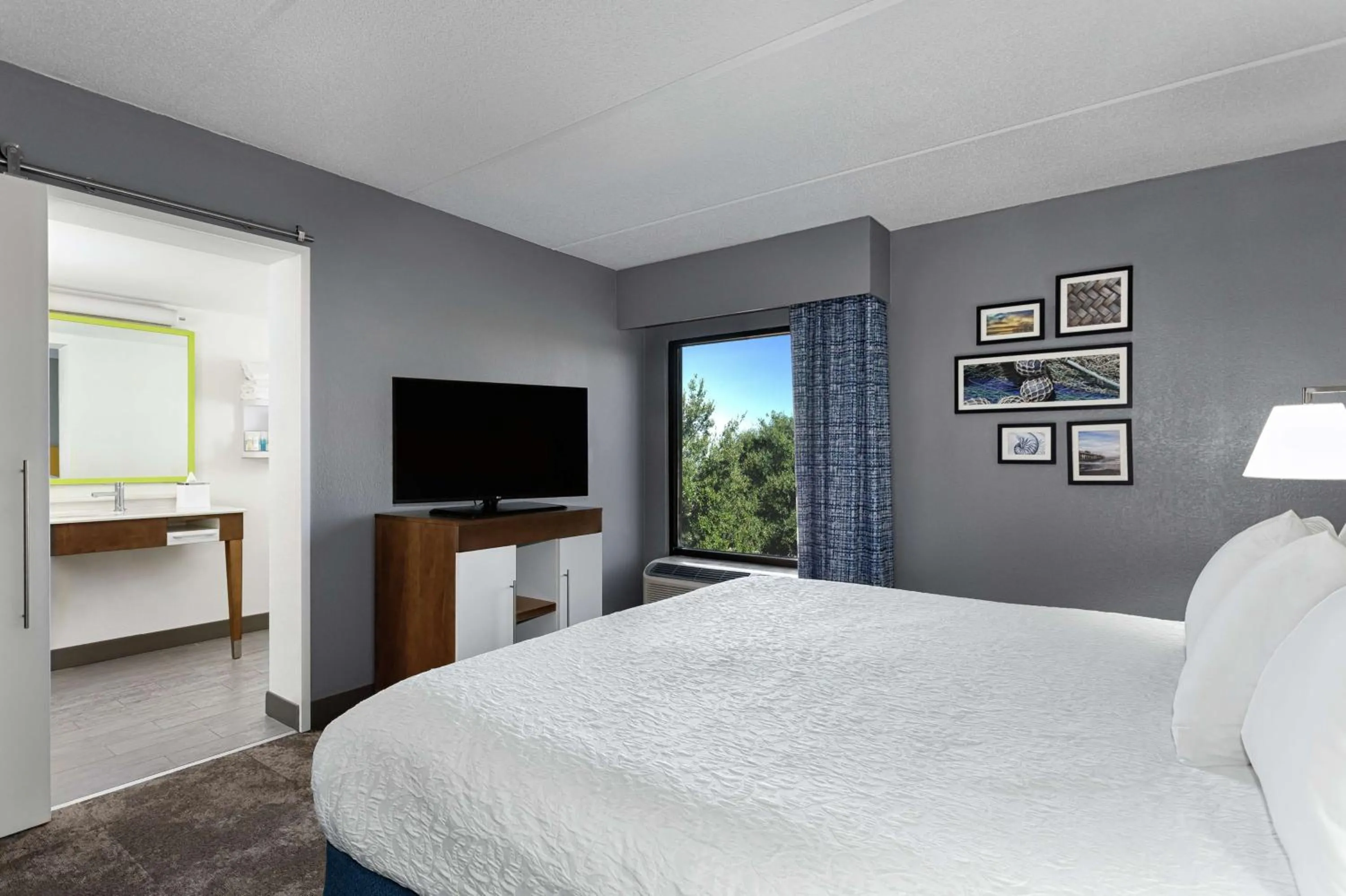 Bedroom, Bed in Hampton Inn Amelia Island