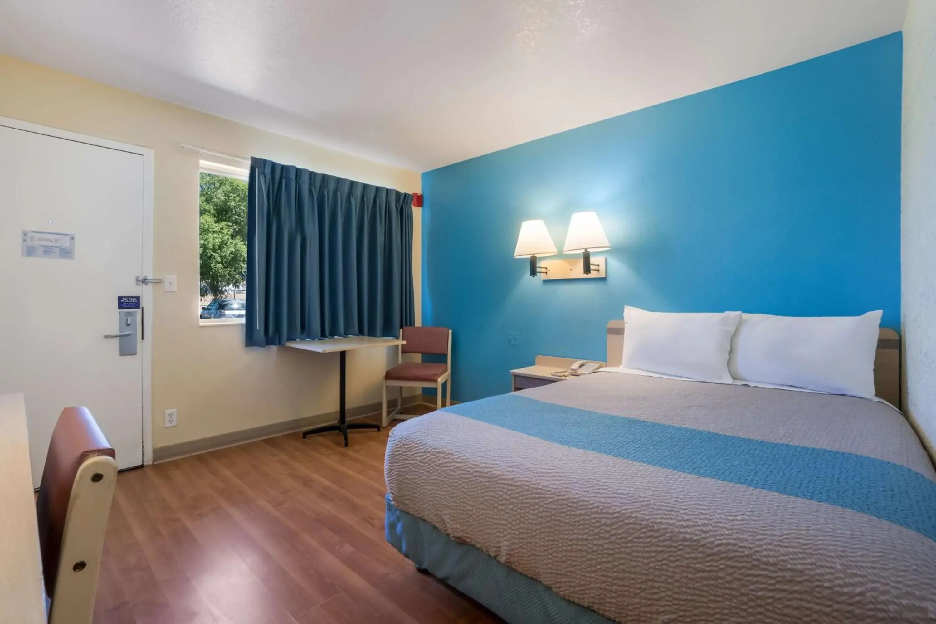 Queen Room - single occupancy - Non-Smoking in Motel 6-Grand Junction, CO Queen Room - single occupancy - Non-Smoking in Motel 6-Grand Junction, CO