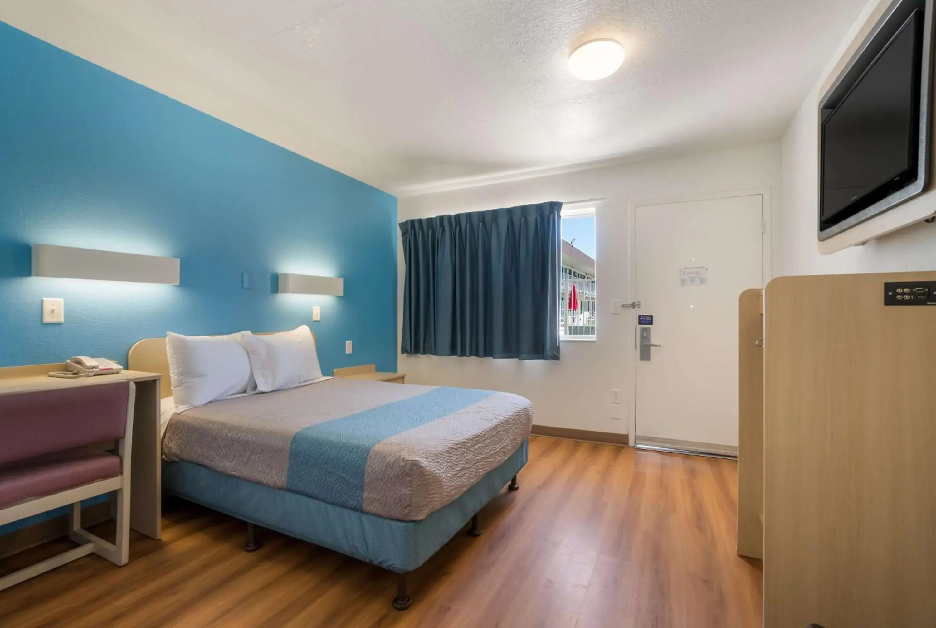 Photo of the whole room, Bed in Motel 6-Grand Junction, CO Photo of the whole room, Bed in Motel 6-Grand Junction, CO