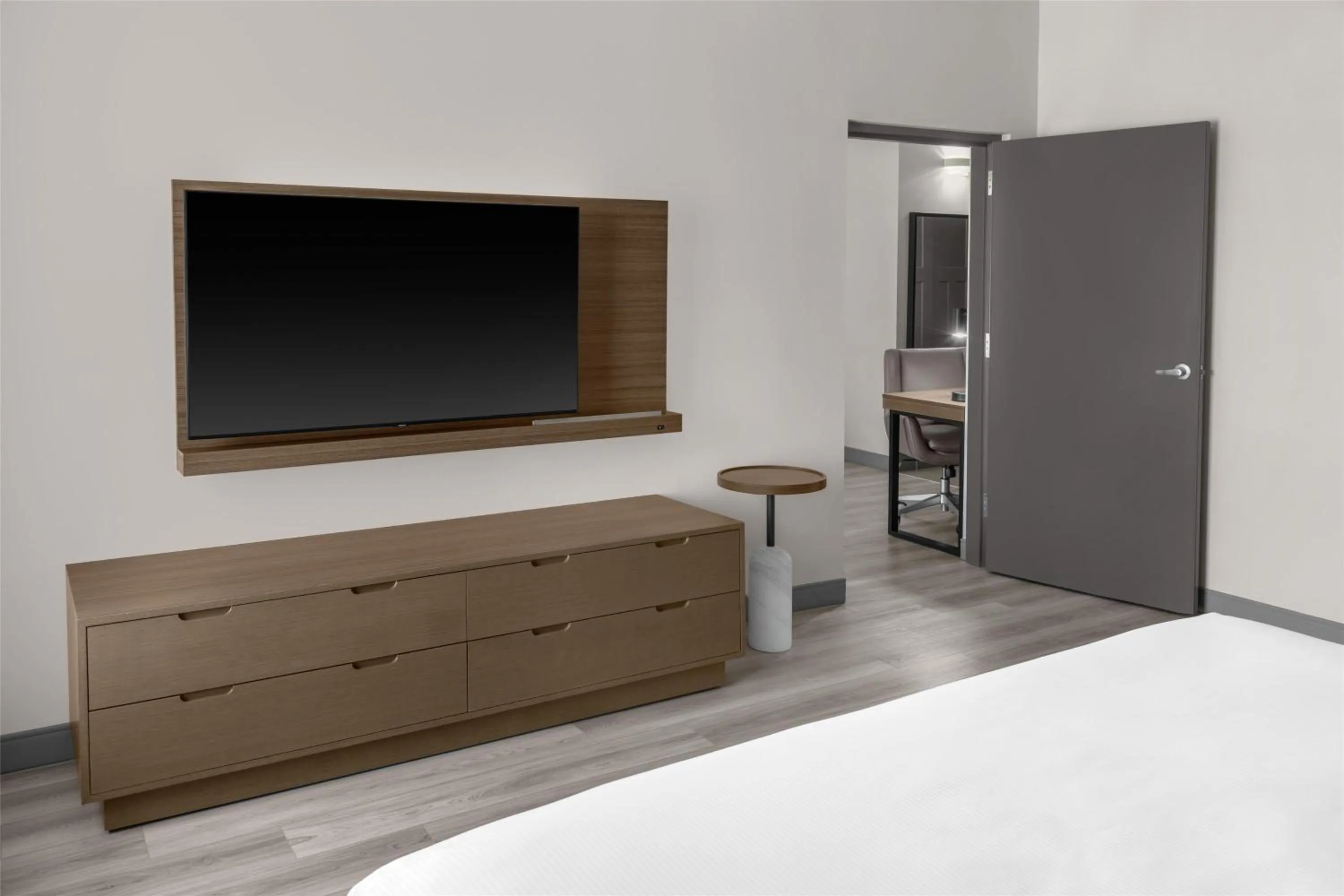 Bed in DoubleTree by Hilton Springdale