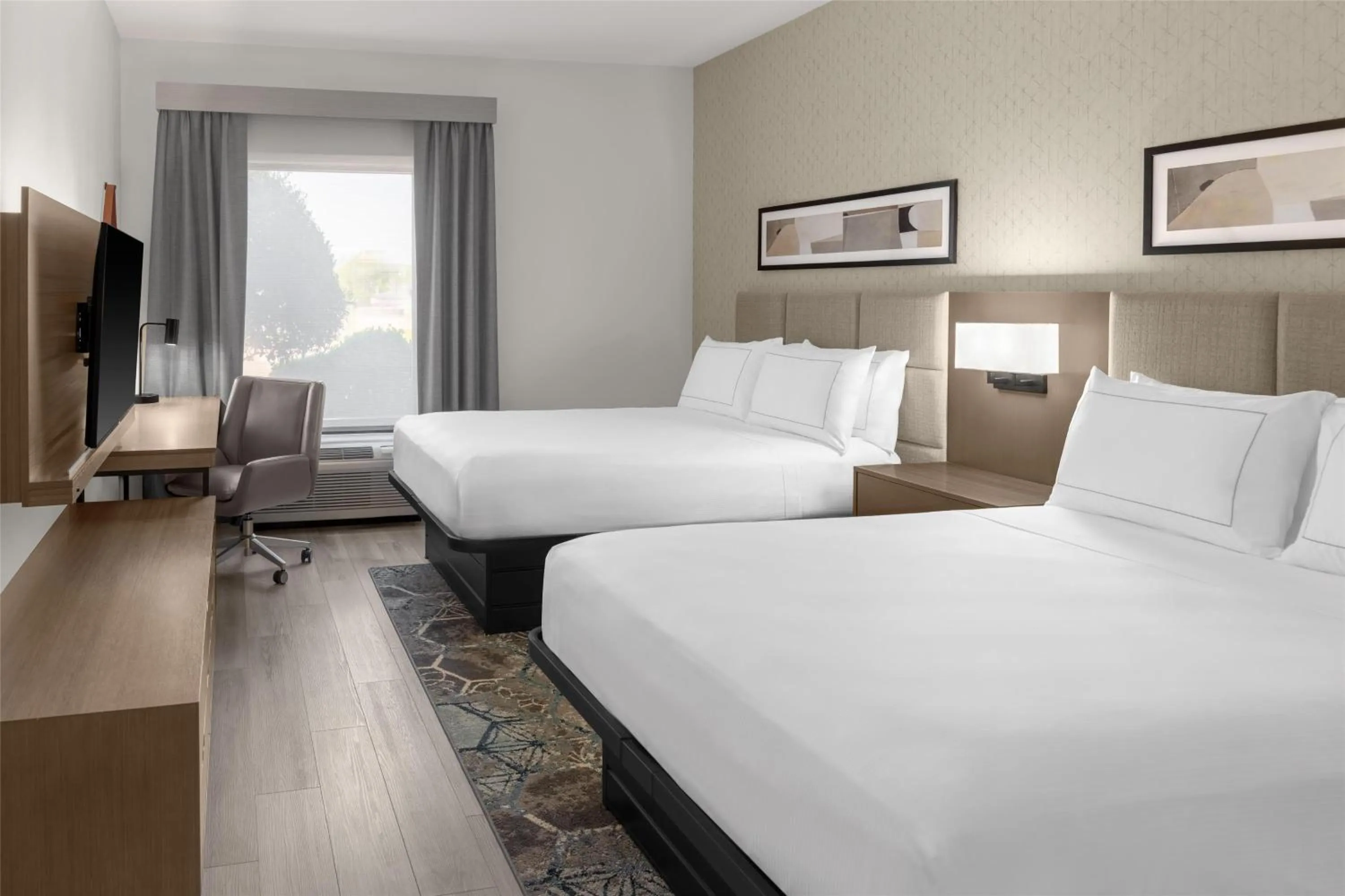 Bed in DoubleTree by Hilton Springdale