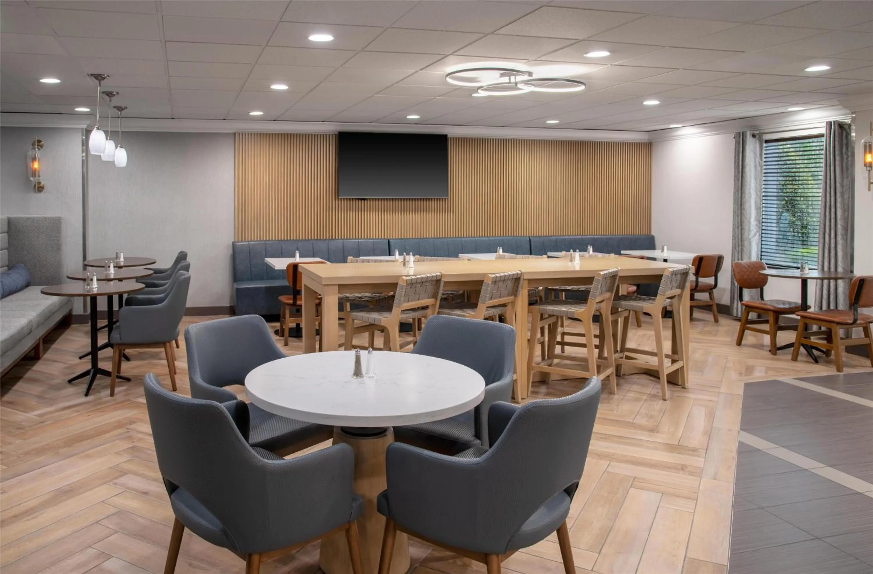 Restaurant/places to eat in DoubleTree by Hilton Springdale