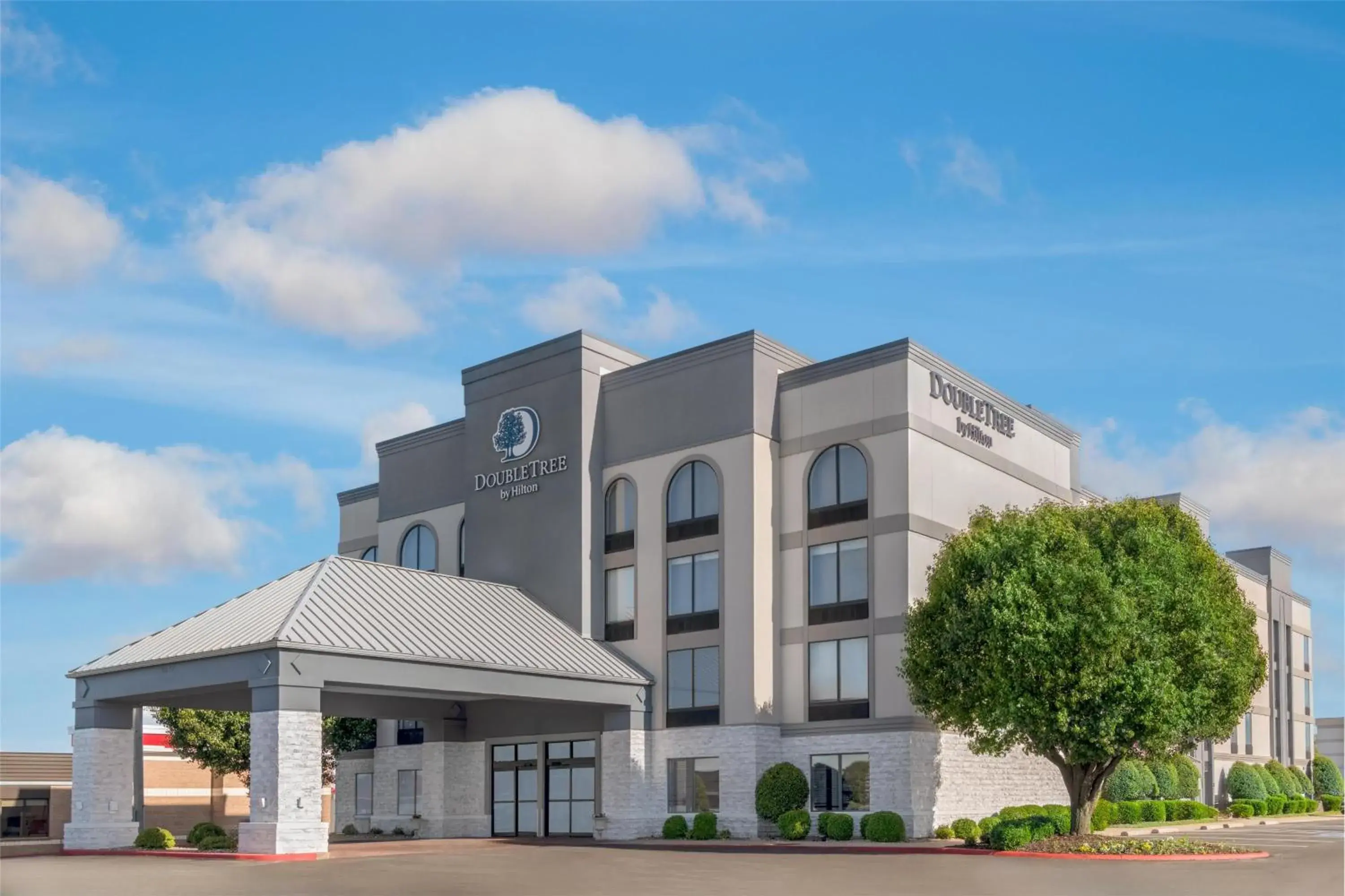 Property building in DoubleTree by Hilton Springdale Property building in DoubleTree by Hilton Springdale