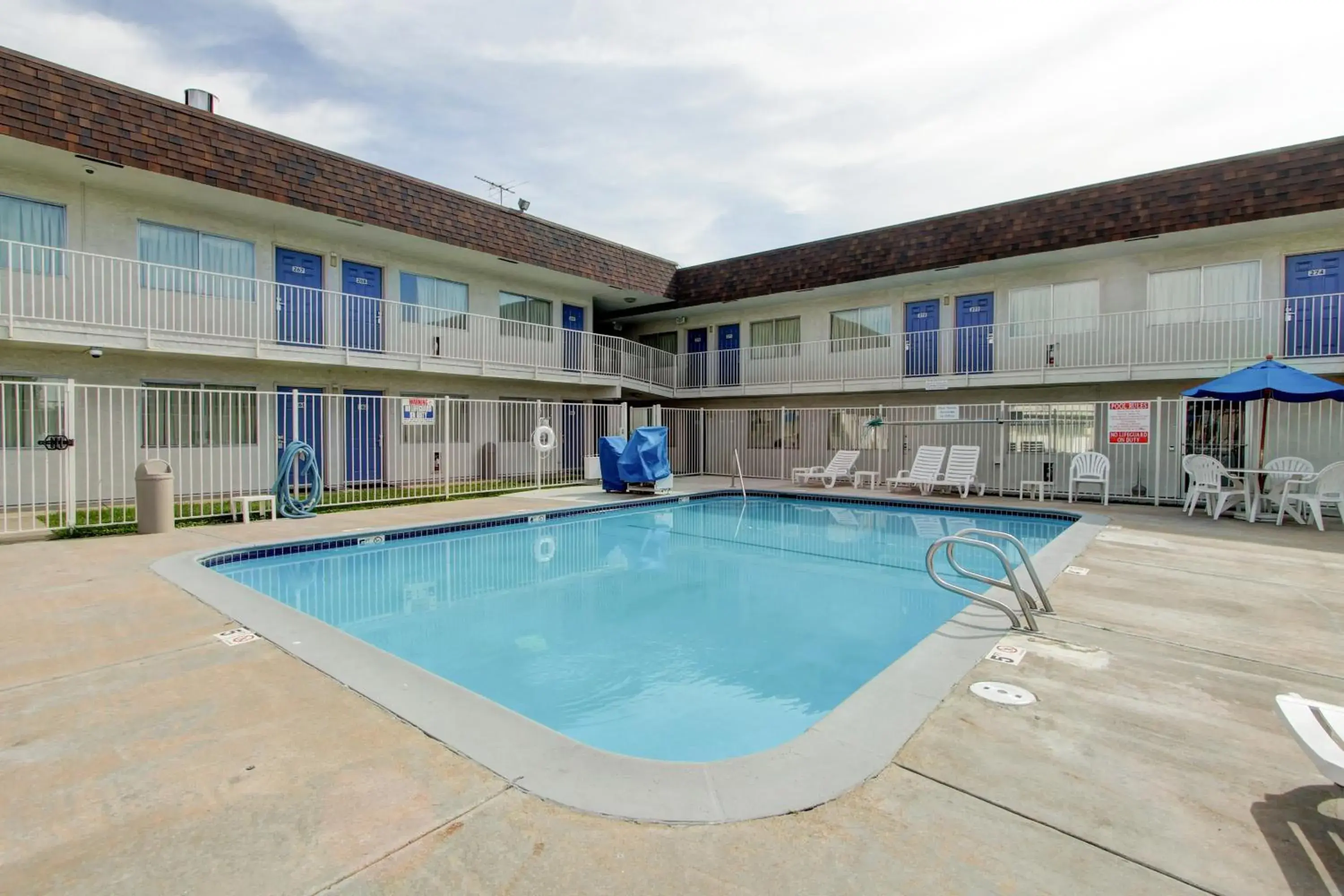 Swimming Pool in Motel 6-Denver, CO - Airport