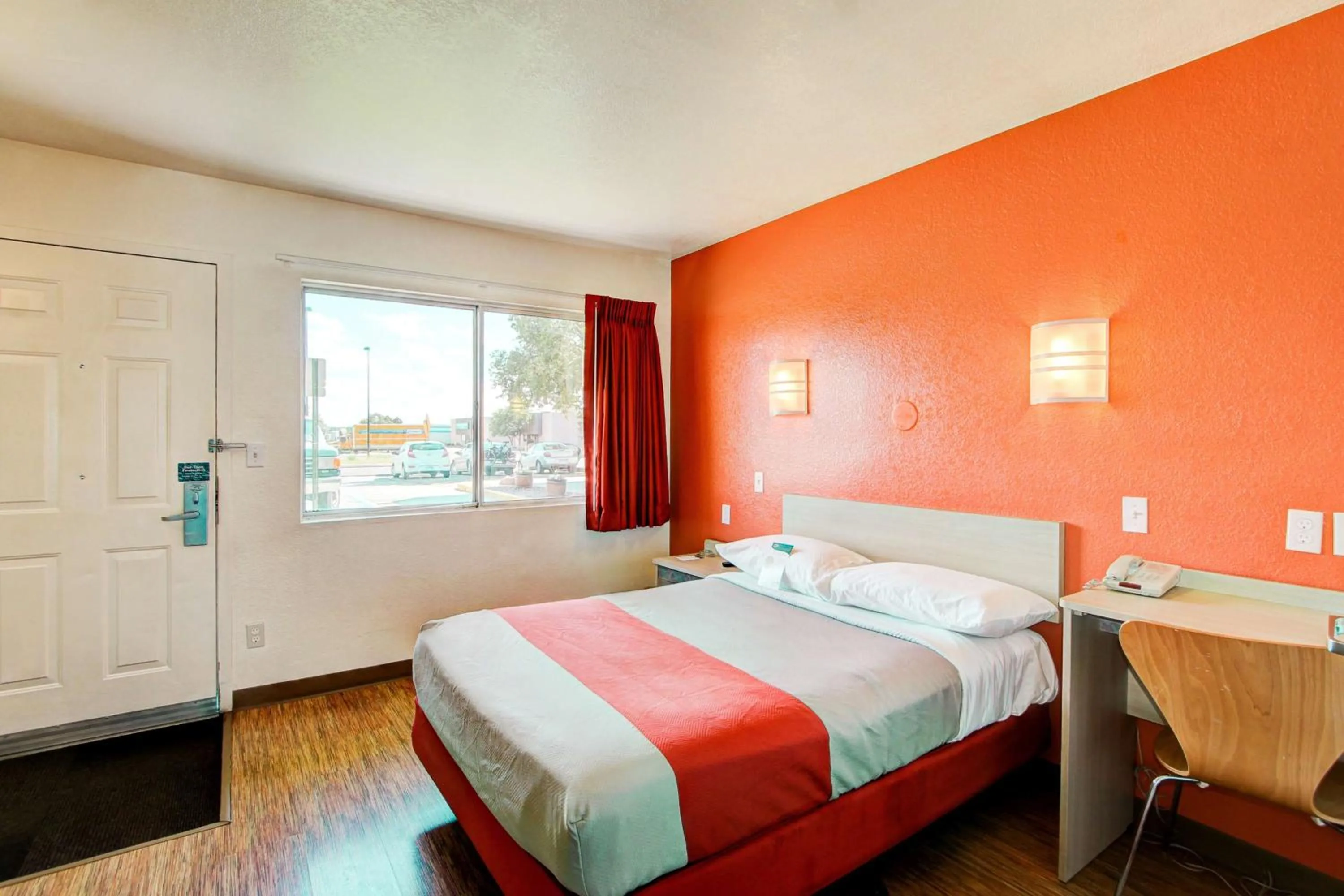 Bedroom, Bed in Motel 6-Denver, CO - Airport