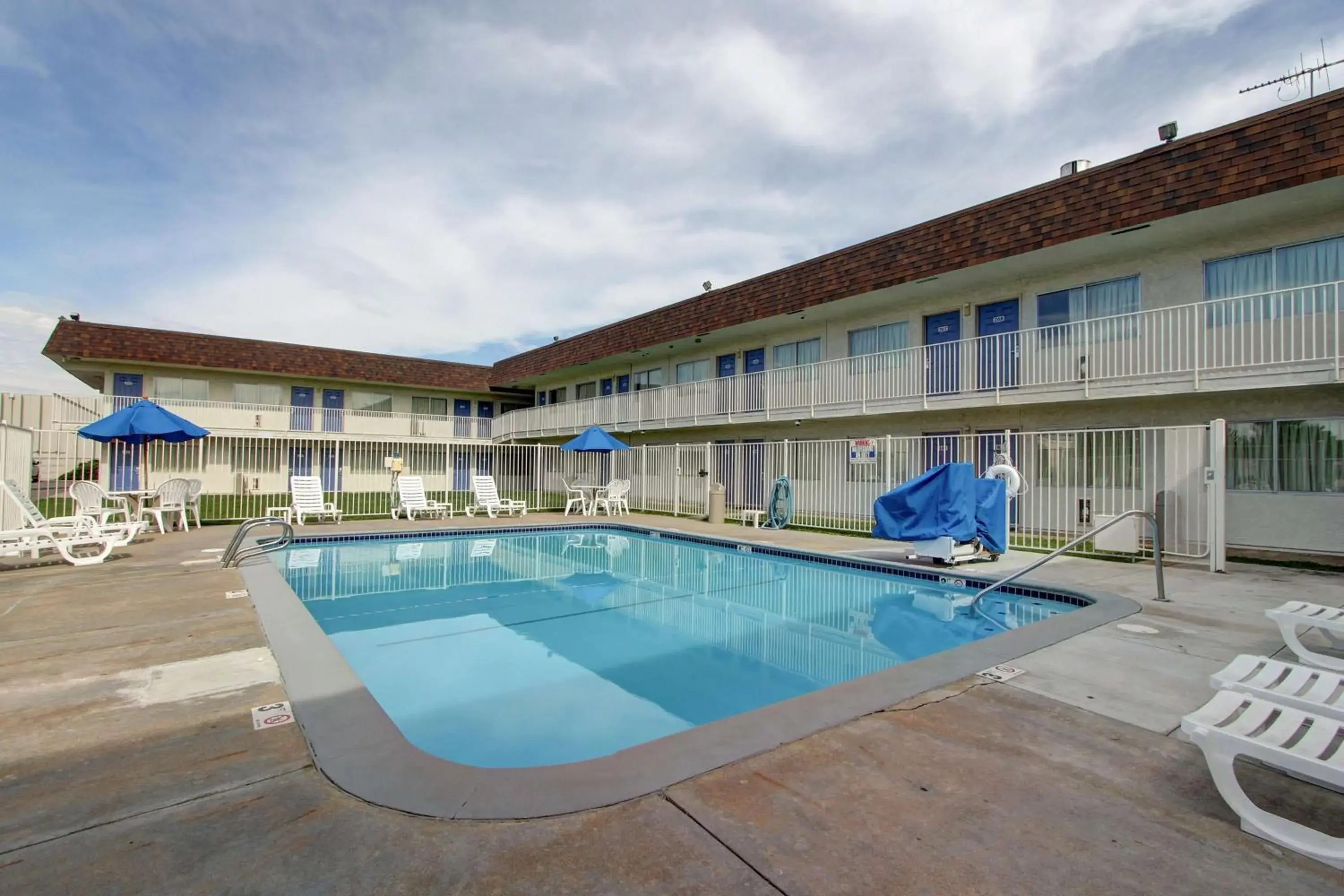 Day, Property Building in Motel 6-Denver, CO - Airport