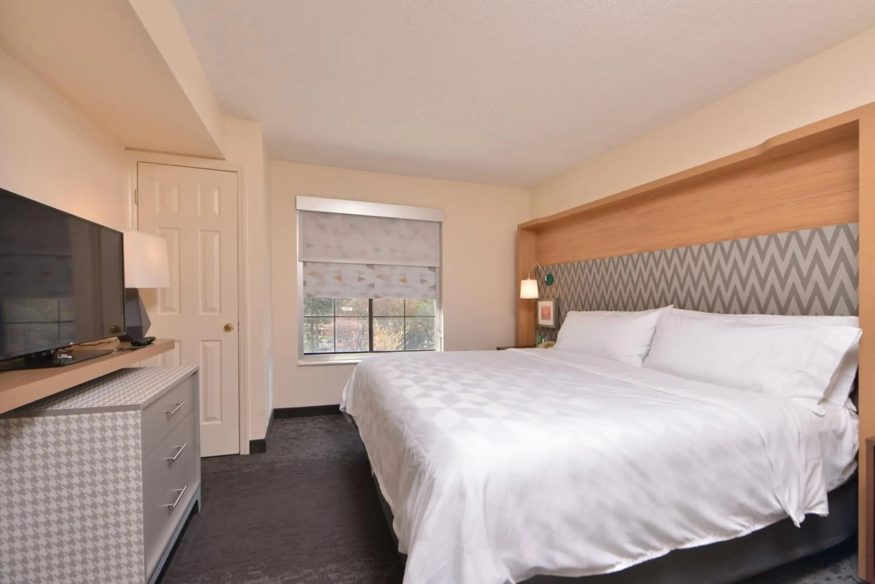 Standard King Room with Roll-in Shower - Mobility Accessible in Holiday Inn & Suites Raleigh Cary by IHG Standard King Room with Roll-in Shower - Mobility Accessible in Holiday Inn & Suites Raleigh Cary by IHG