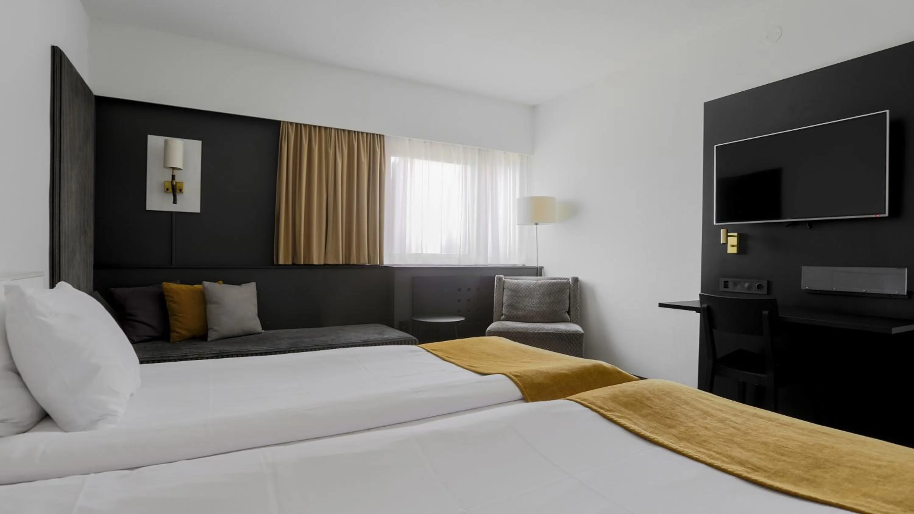 Photo of the whole room, Bed in Quality Hotel Royal Corner